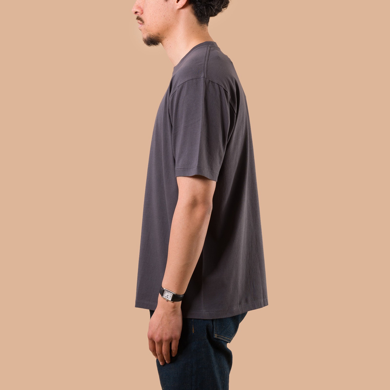 image flâneurs BATONER / Light Meriyasu T-Shirt Charcoal Navy de profil