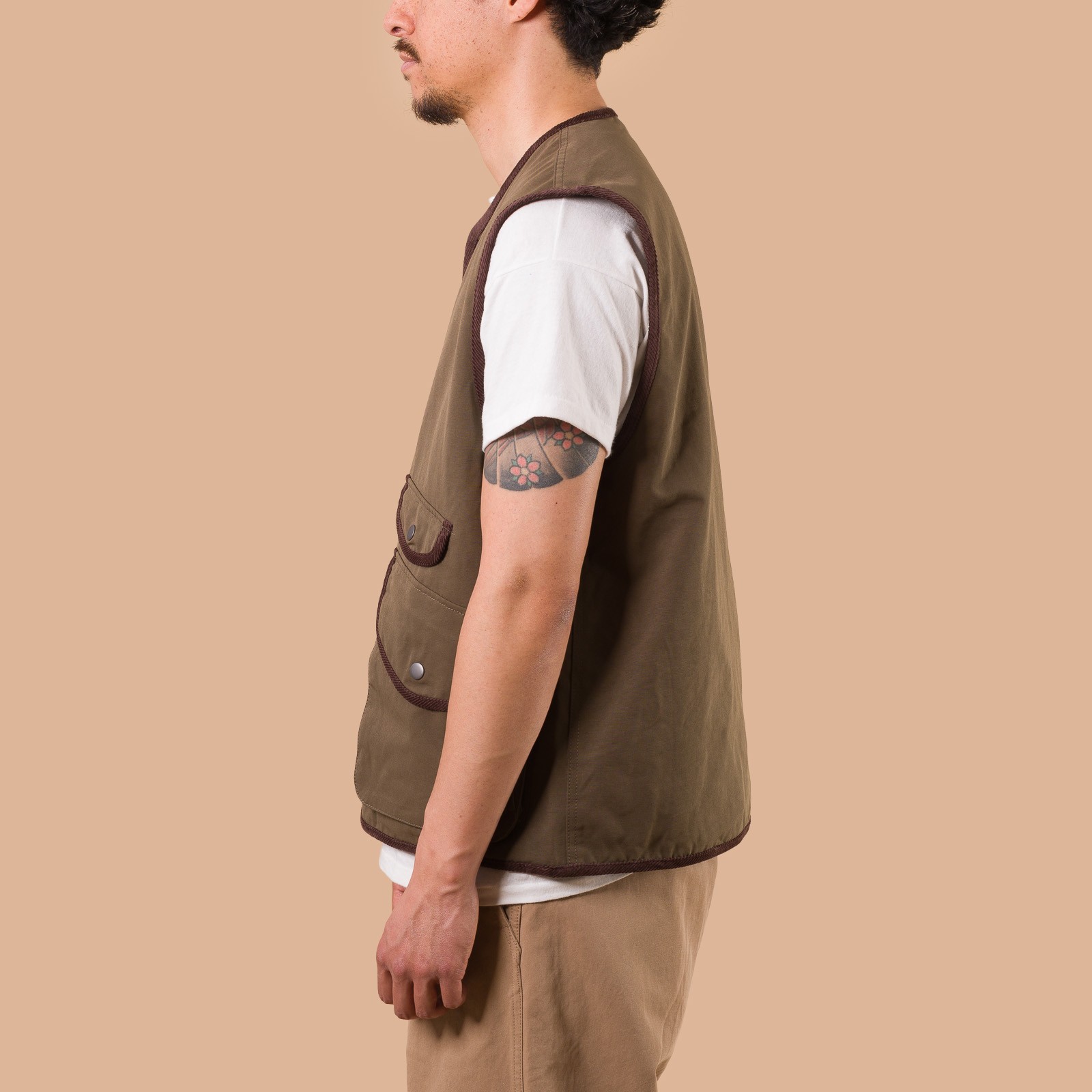 image flâneurs FRIZMWORKS / Heritage Hunting Vest olive de de profil