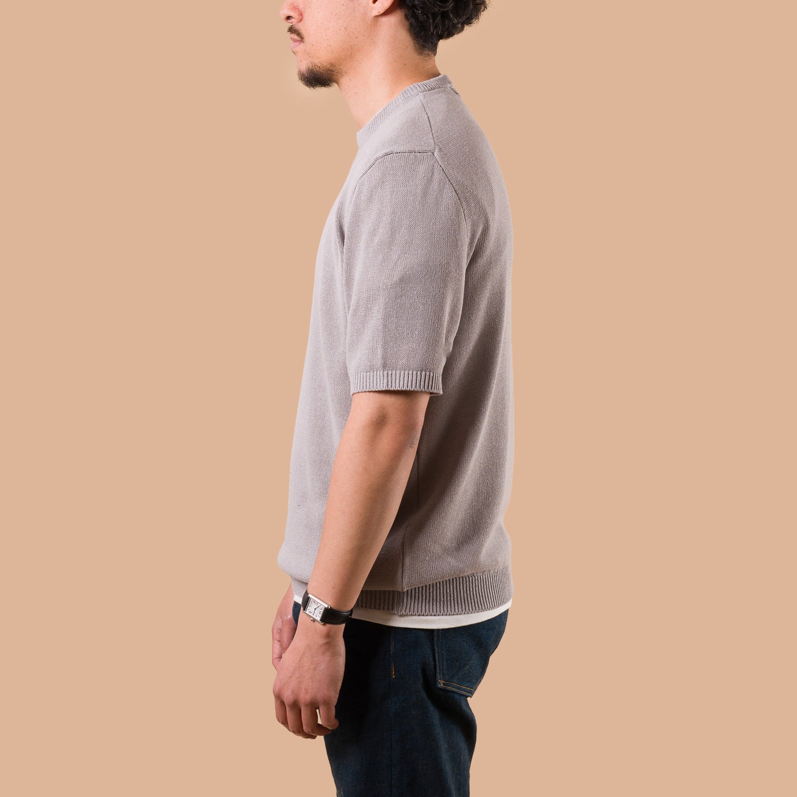 image flâneurs MOONCASTLE / Paper Silk Crewneck Light Gray de profil