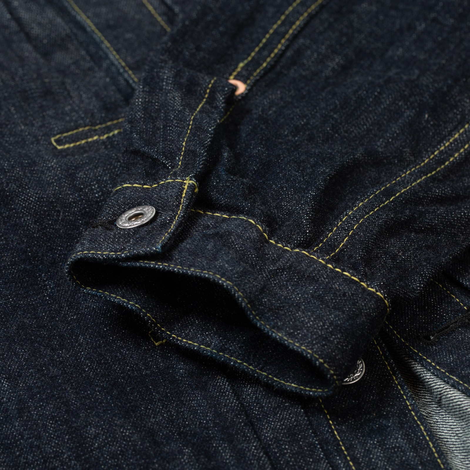 detail manche flaneurs FOB FACTORY  F2460 14oz WWII Denim Blouse (4)