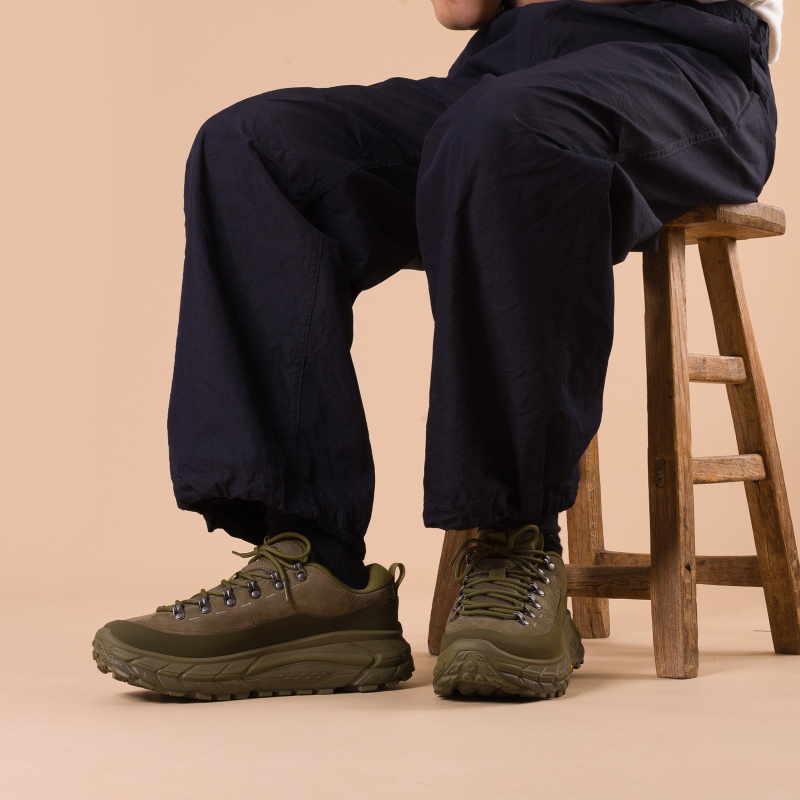 image flâneurs HOKA / Tor Summit Moss Green/Spruce Green  porté 3