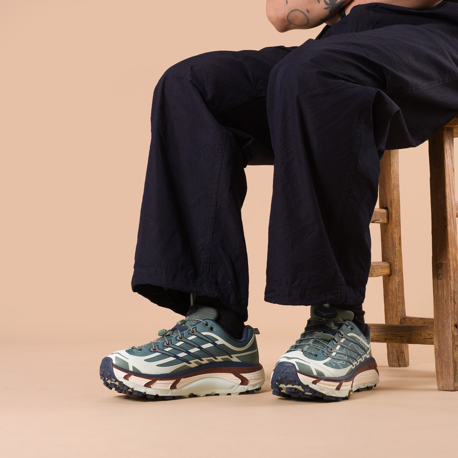 image flâneurs HOKA / Mafate Three 2 Wordmark Fern/Varsity Navy porté 3