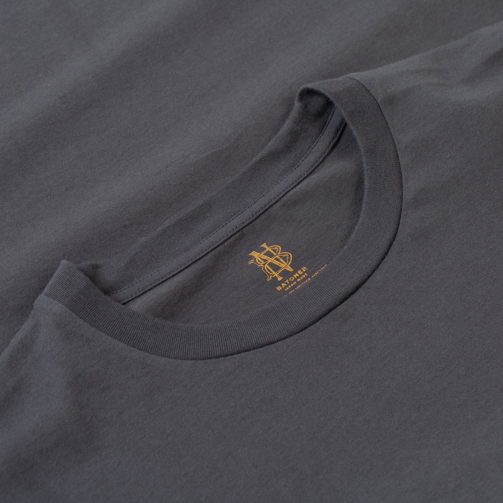 co flaneurs BATONER Light Meriyasu T-Shirt charcoal (2)