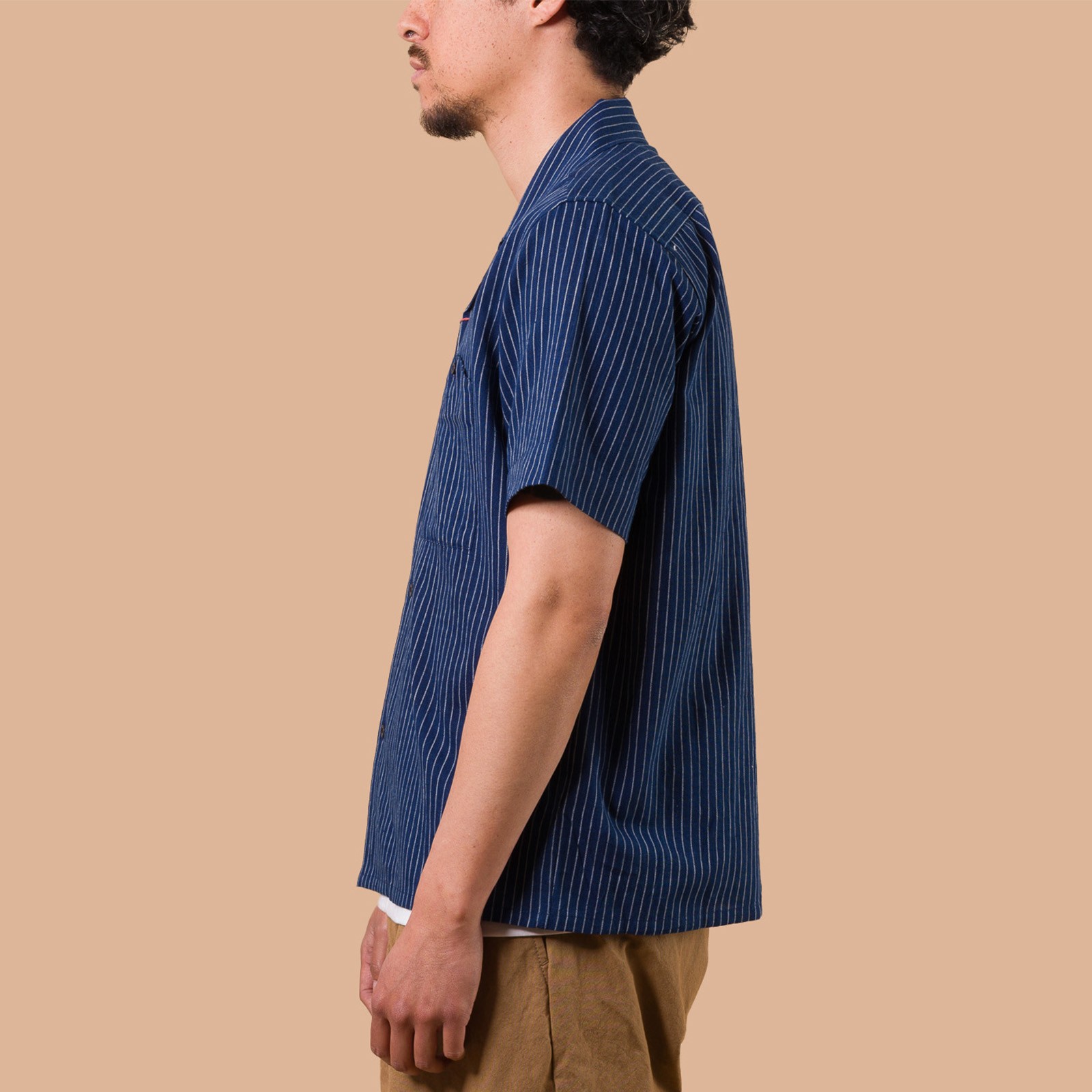 image flâneurs KARDO x FLANEURS / S/S Shirt Handwoven Stripes Indigo de profil