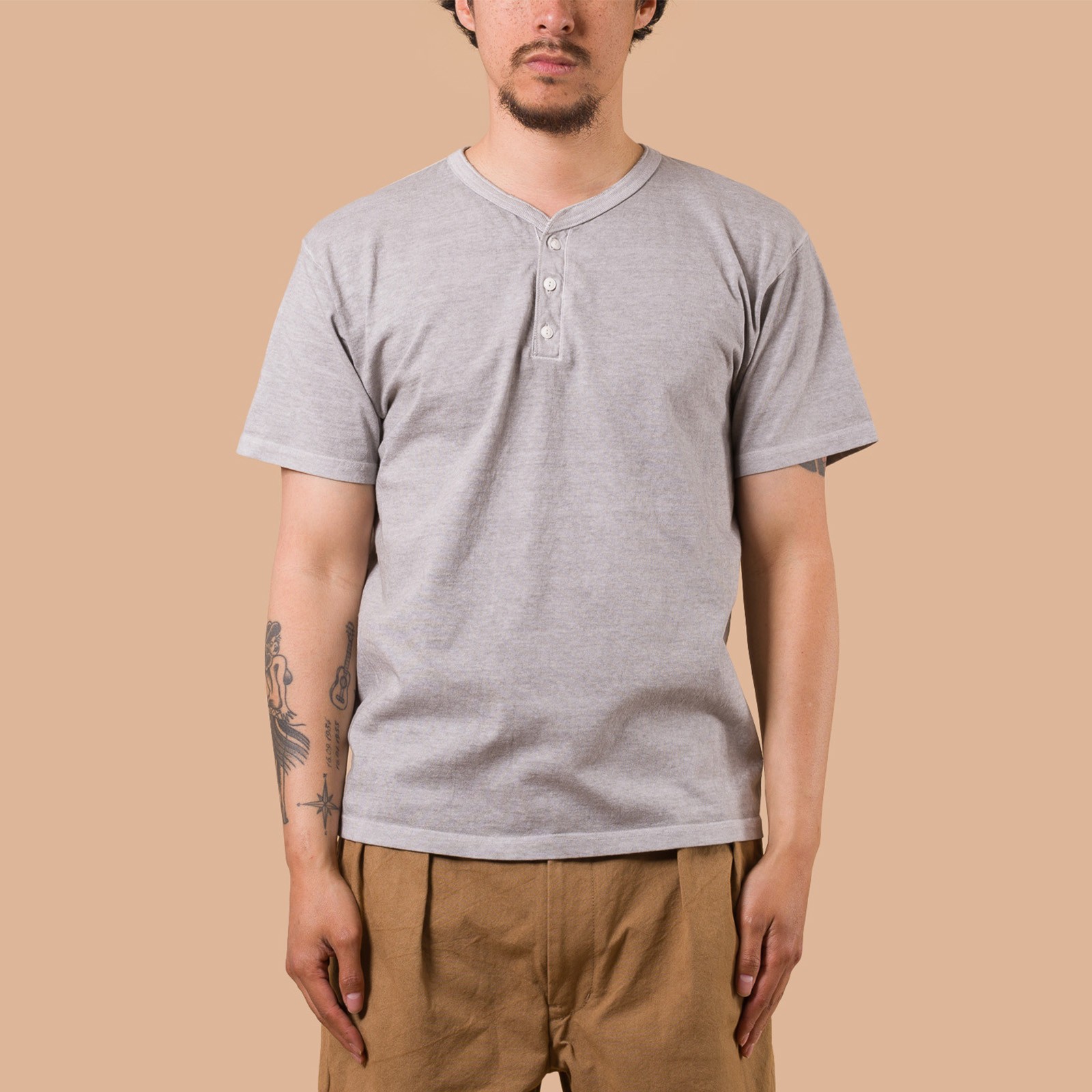 Image-Flâneurs_GOOD ON / S/S Henley Tee P-Ash_de-face