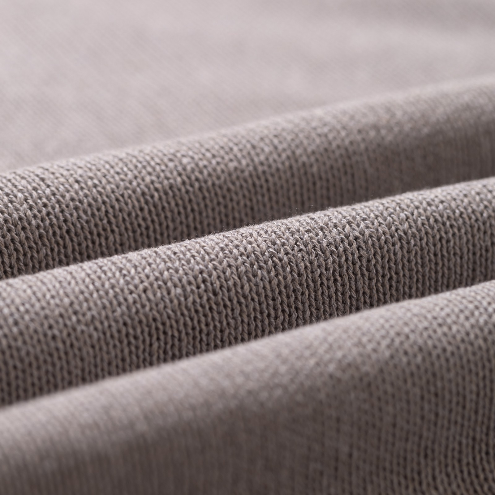 image flâneurs MOONCASTLE / Paper Silk Crewneck Light Gray détail matière