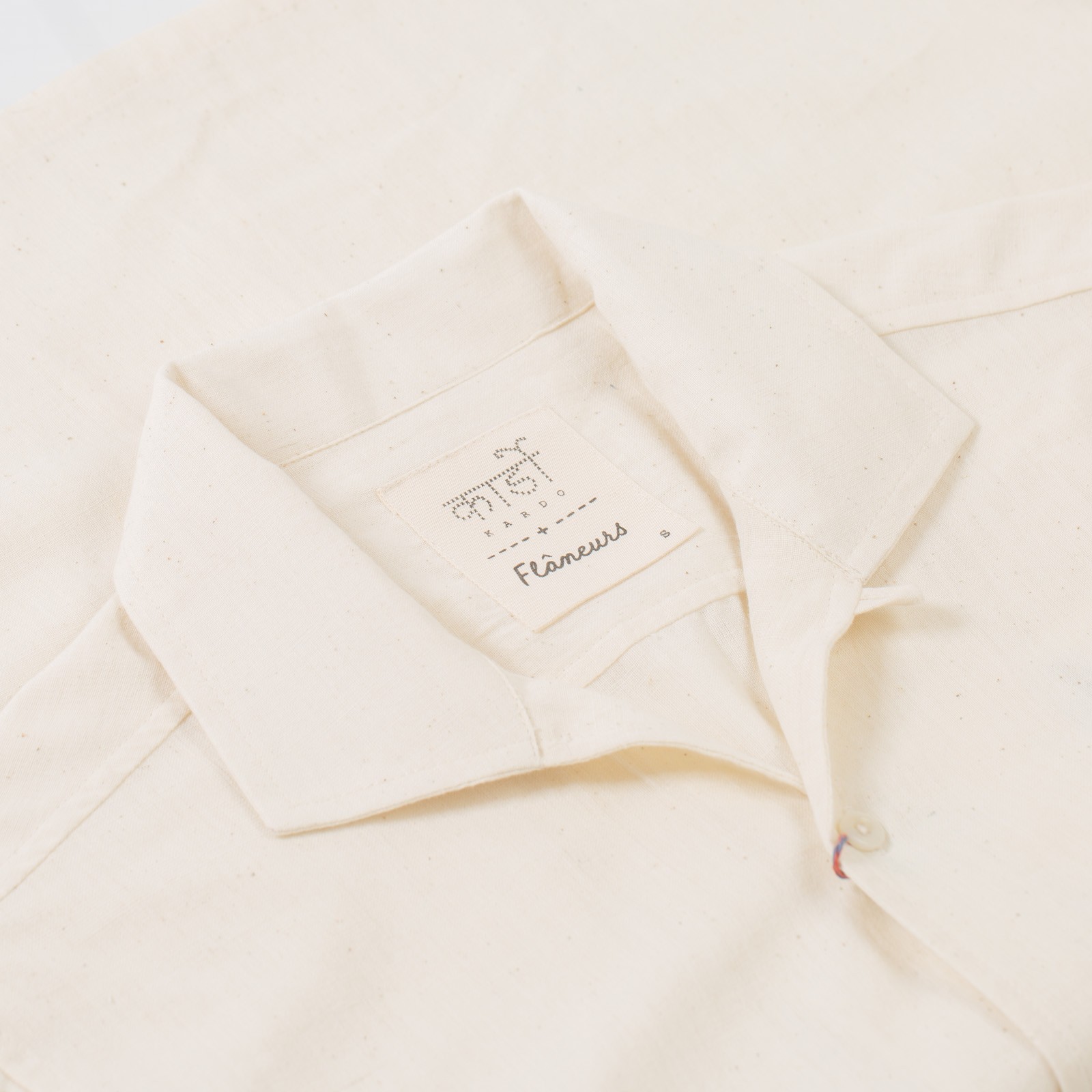 image flâneurs KARDO x FLANEURS  SS Shirt Khadi Handloom Natural détail  (2)
