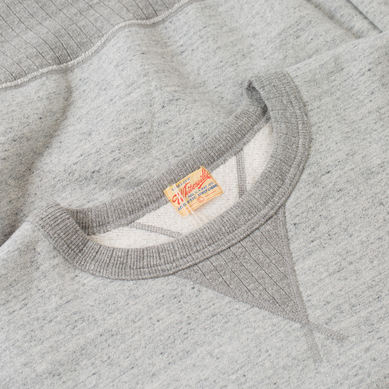 détail flaneurs WHITESVILLE Heavy Loopwheel Sweatshirt Heather Gray (2)
