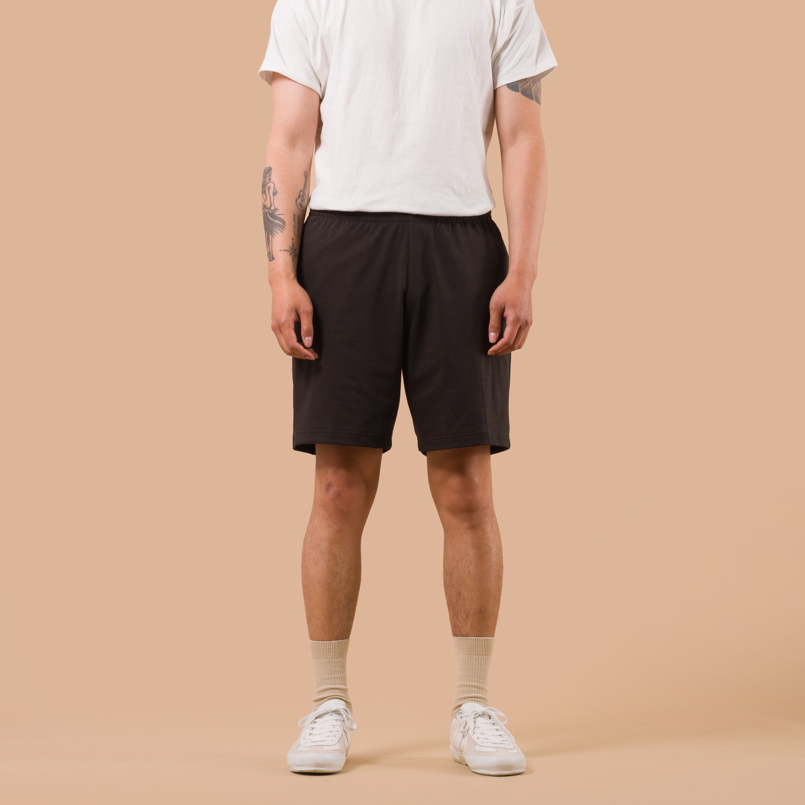 image flaneurs porté JACKMAN Grace Shorts Smoky Black de face