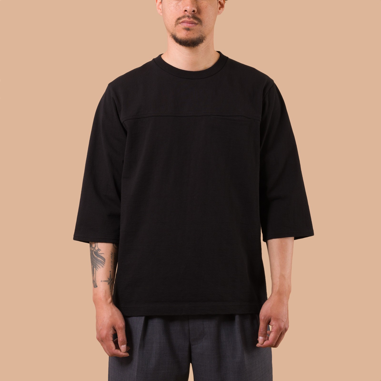 image flaneurs porté JACKMAN Dotsume Pocket HS T-Shirt Black de face