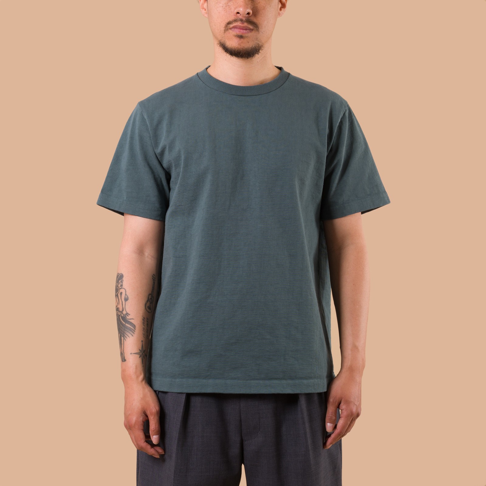 image flaneurs porté JACKMAN Dotsume T-Shirt Cloudy Green de face