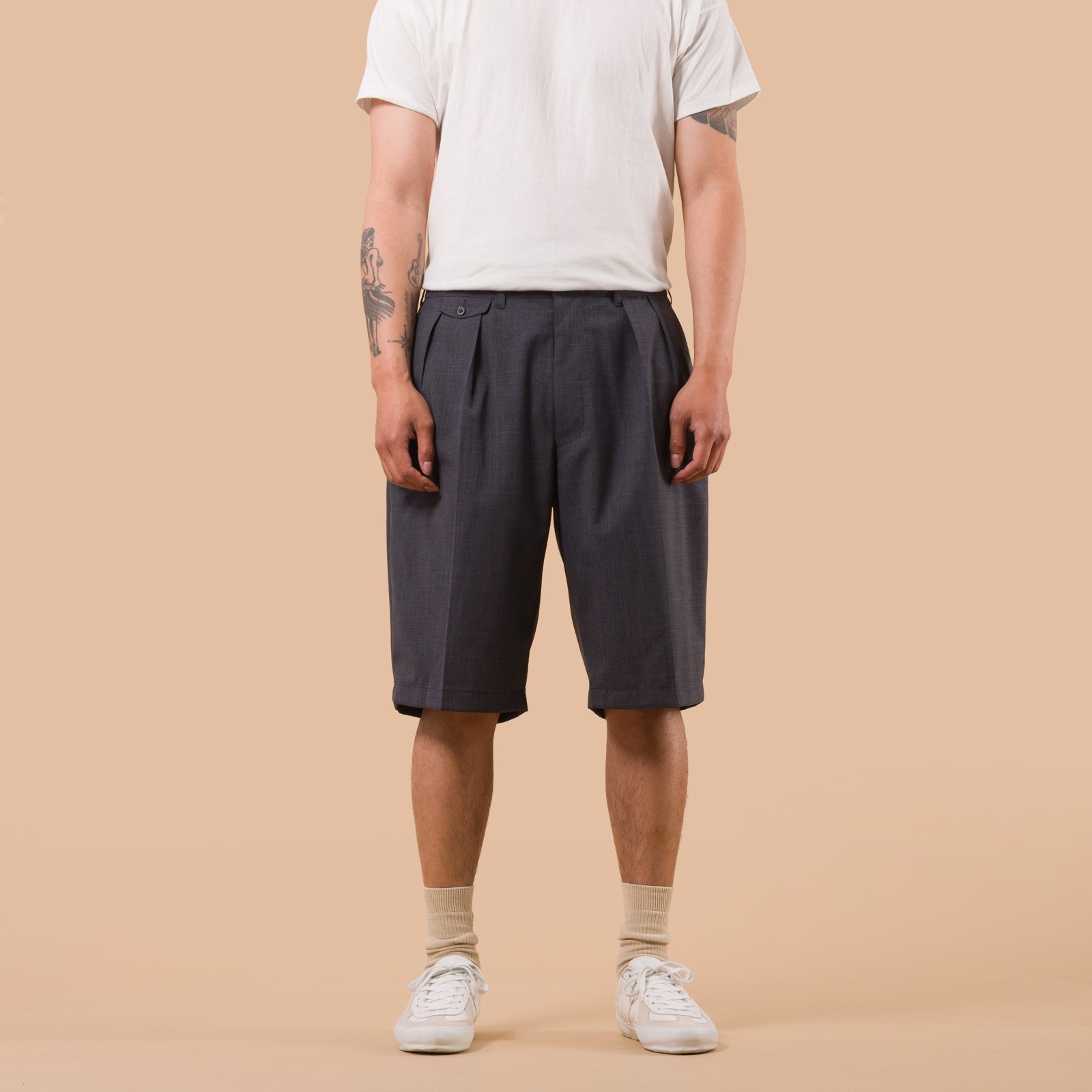 image portée de face flaneurs short Beams  2 Pleats Shorts Wool Tropical Charcoal