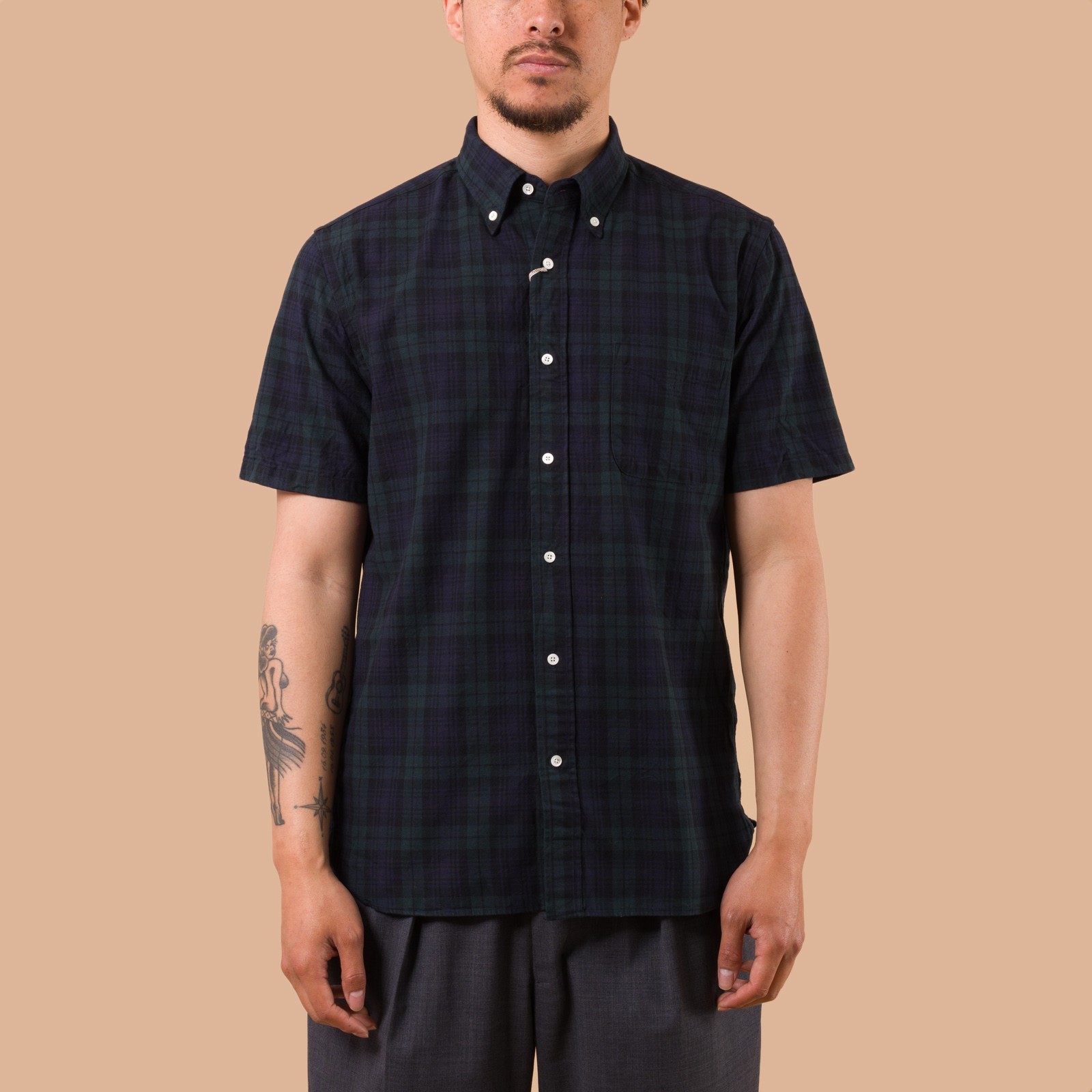 image flaneurs chemise B.D. Indigo Yarn Tartan Black Watch Beams Plus Japan porté de face
