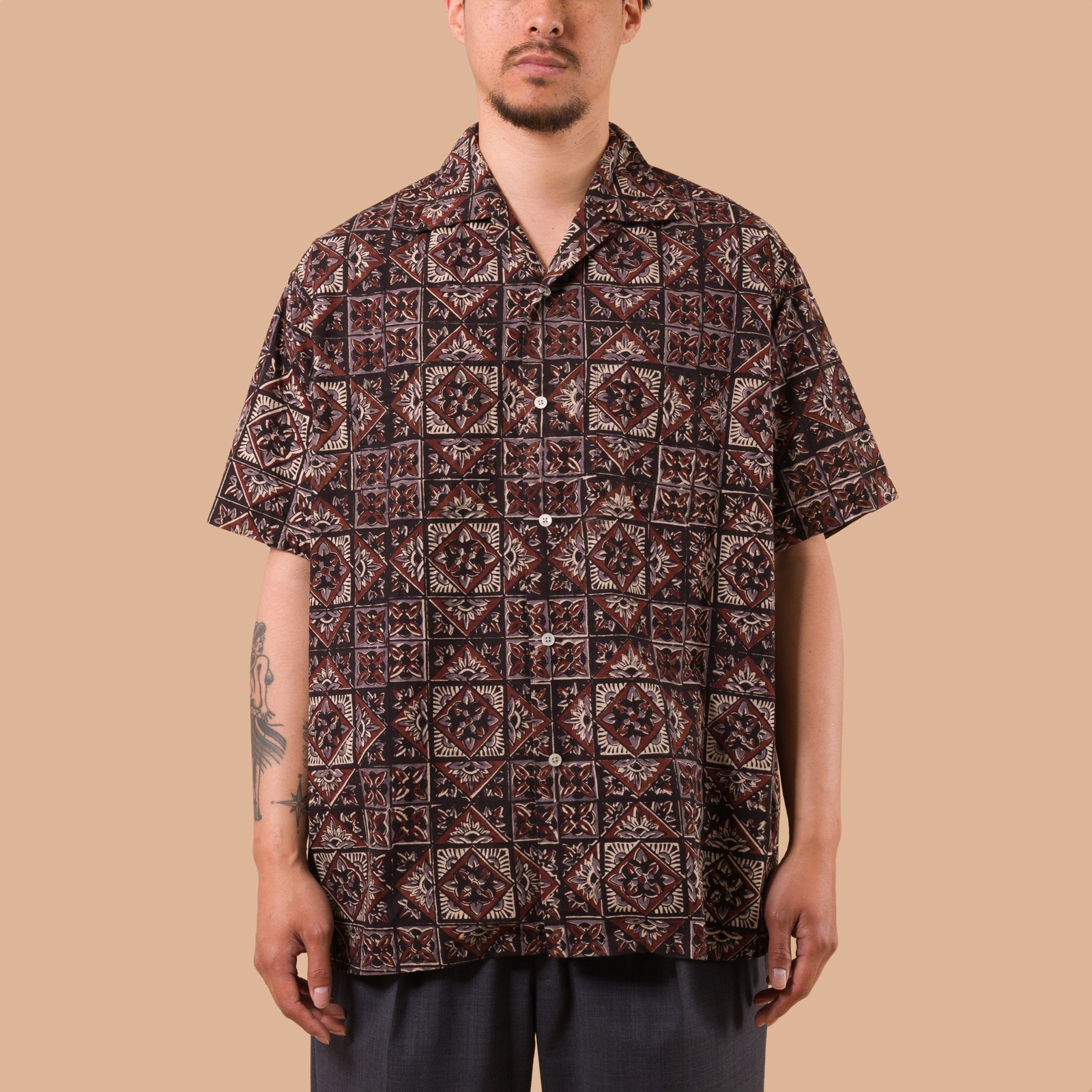 image flaneurs chemise Open Collar Block Print Purple Beams Plus Japan porté de face