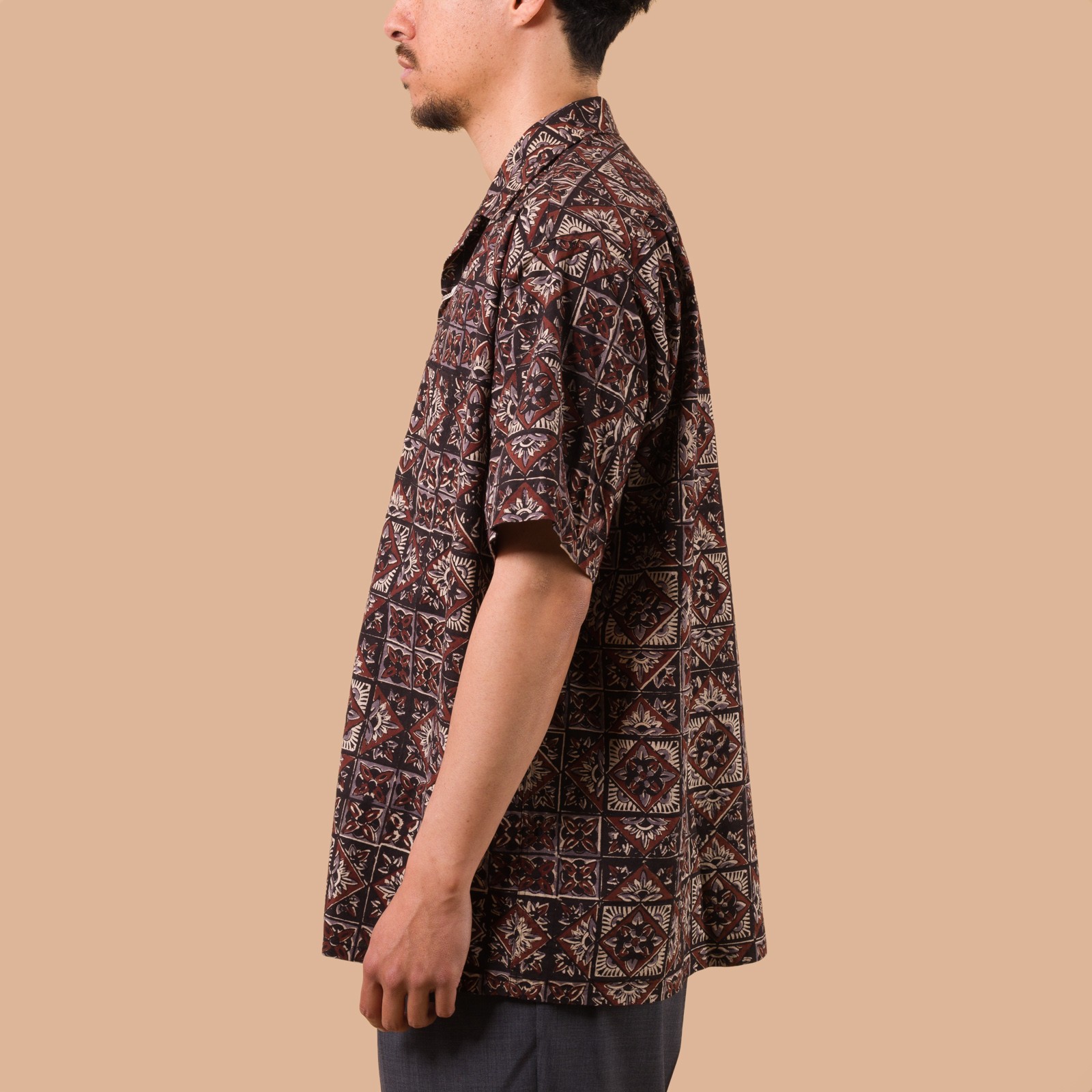 image flaneurs chemise Open Collar Block Print Purple Beams Plus Japan porté de profil