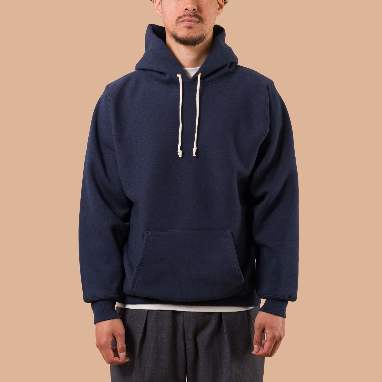 image porté flaneurs sweat WAREHOUSE & CO.   Lot. 484 Plain Hooded Sweatshirt Navy de face