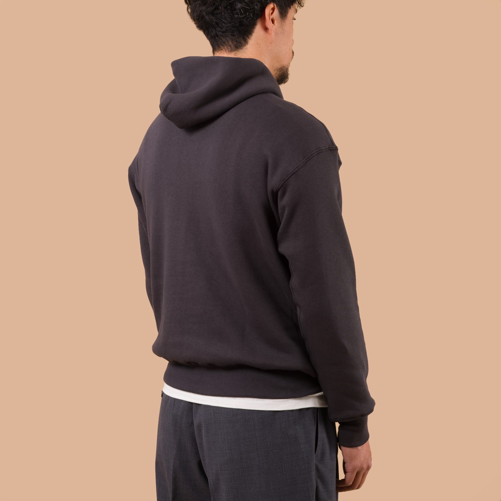 image porté flaneurs sweat WAREHOUSE & CO. Lot. 450 Two Needle Hooded Sweatshirt Sumikuro de dos