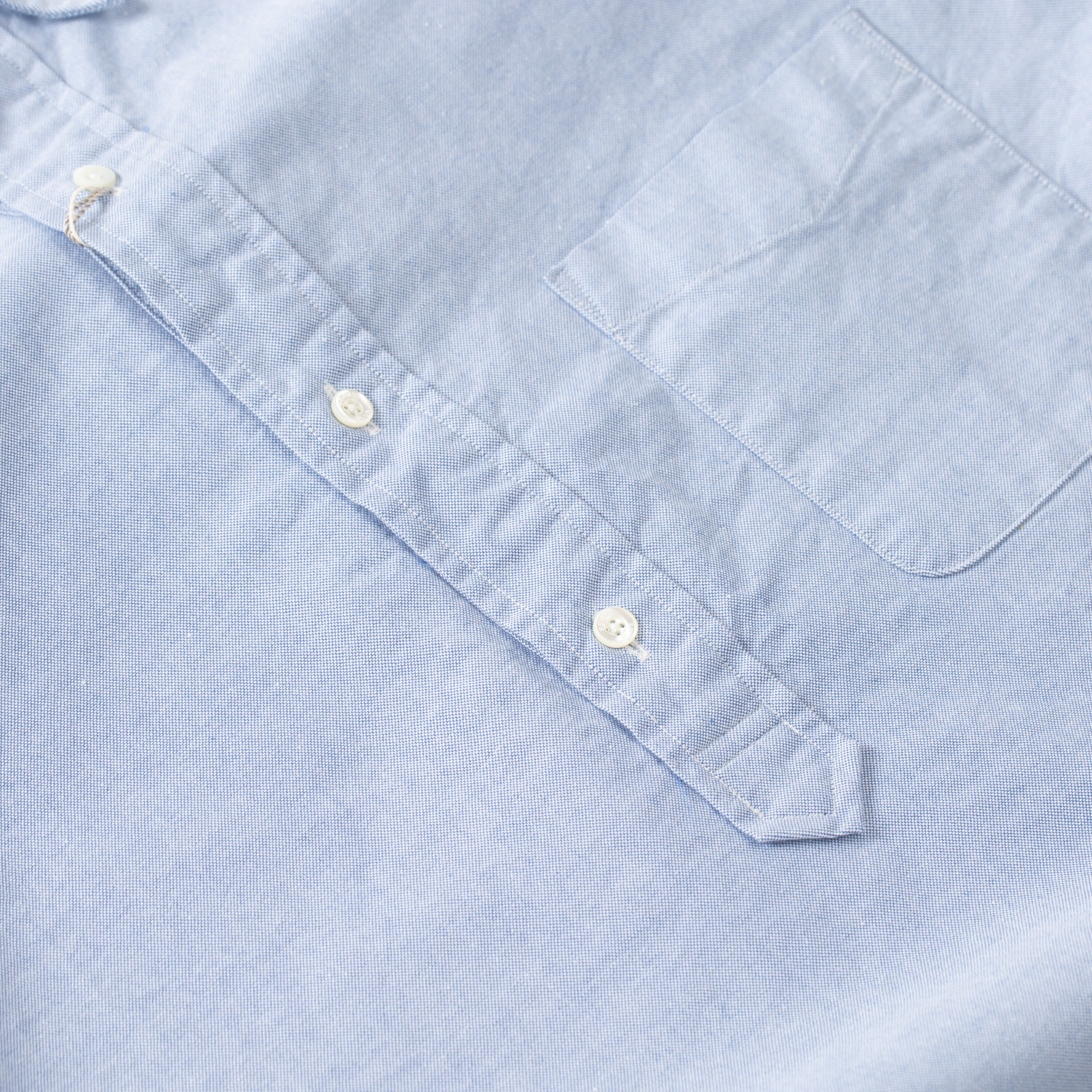 détail flaneurs BEAMS PLUS chemisette B.D. Pullover Short Sleeve Oxford Sax (1)