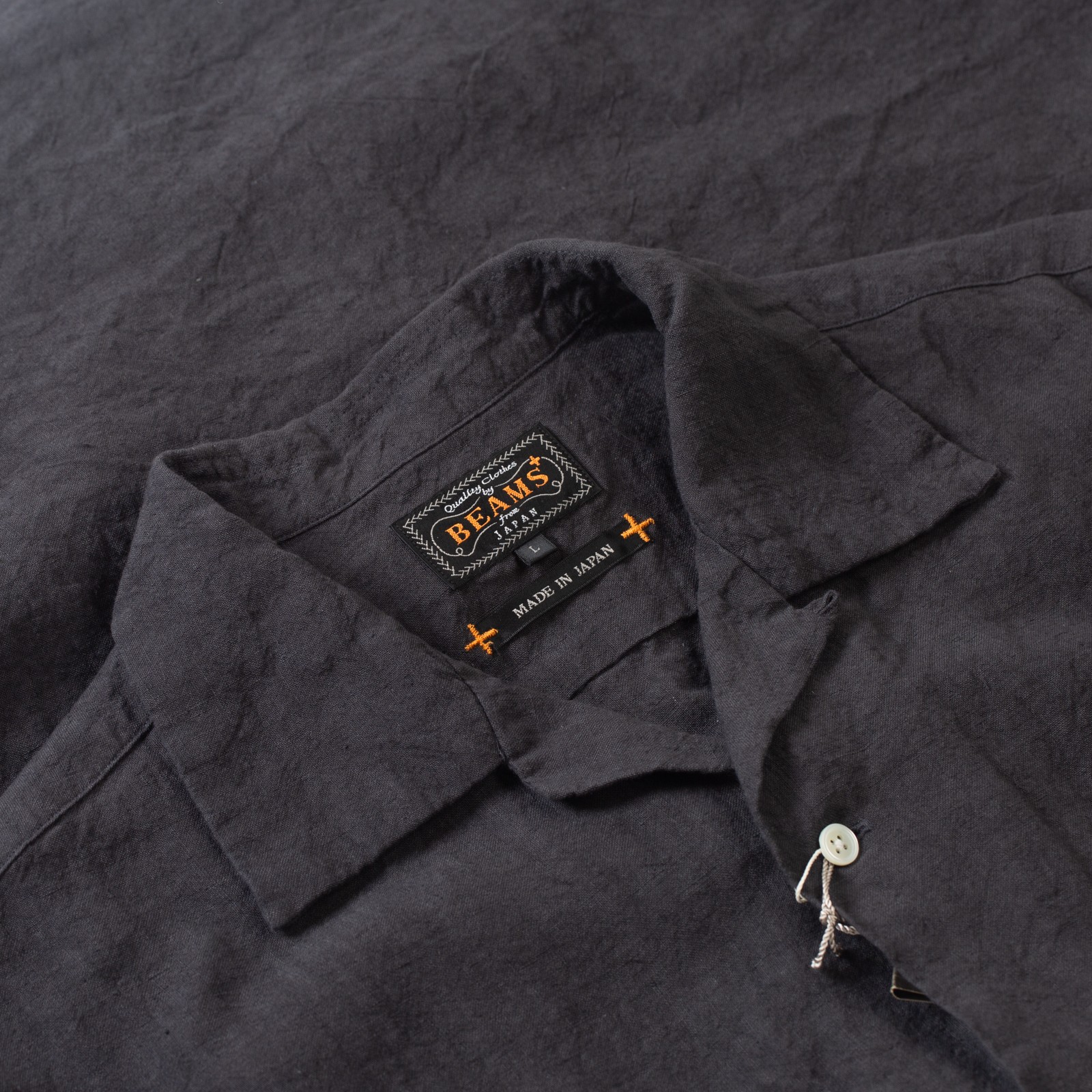 détail flaneurs BEAMS PLUS chemisette Open Collar Linen Charcoal (2)