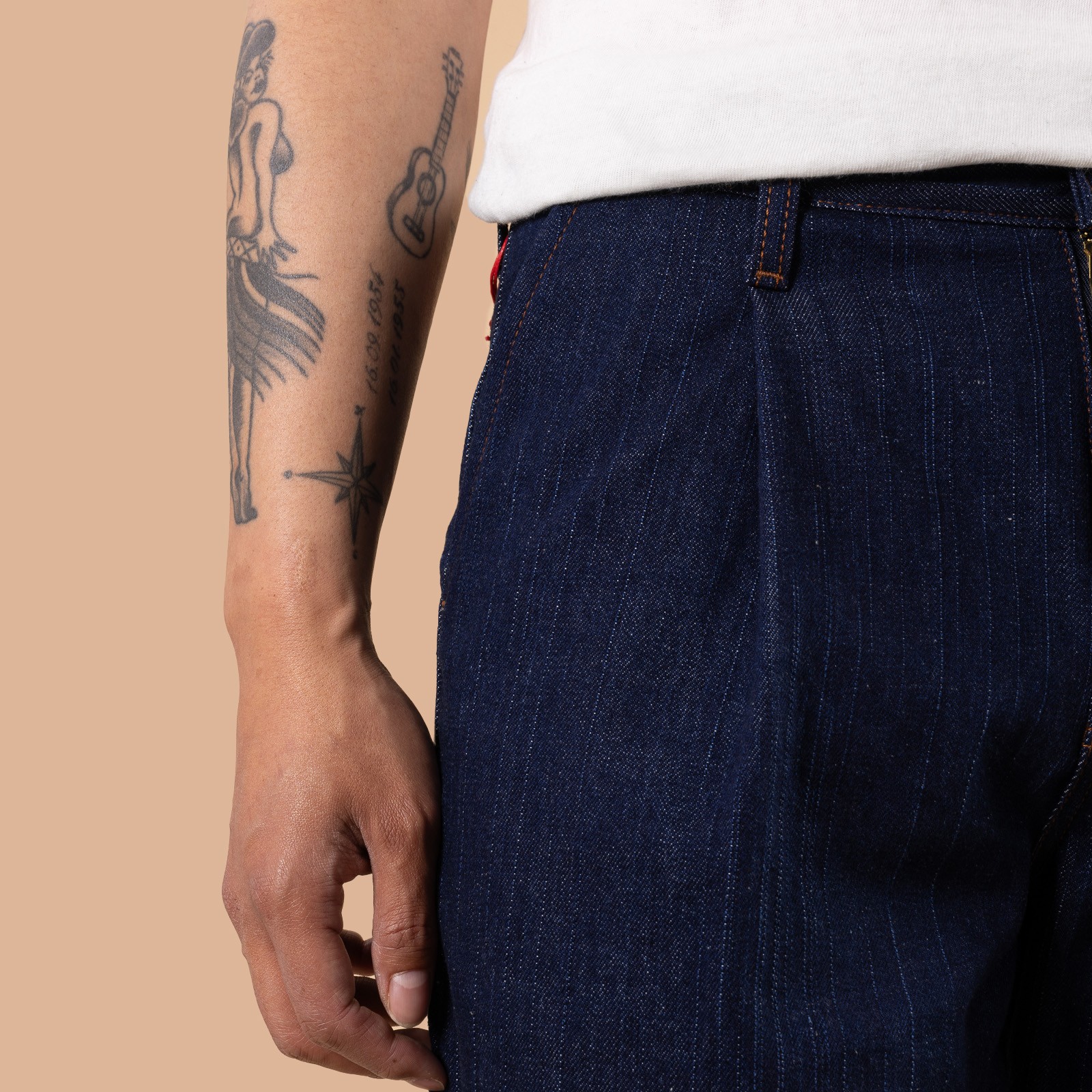 image flâneurs NAKED & FAMOUS / Pleated Trouser Vertical Slub Denim Selvedge détail pince
