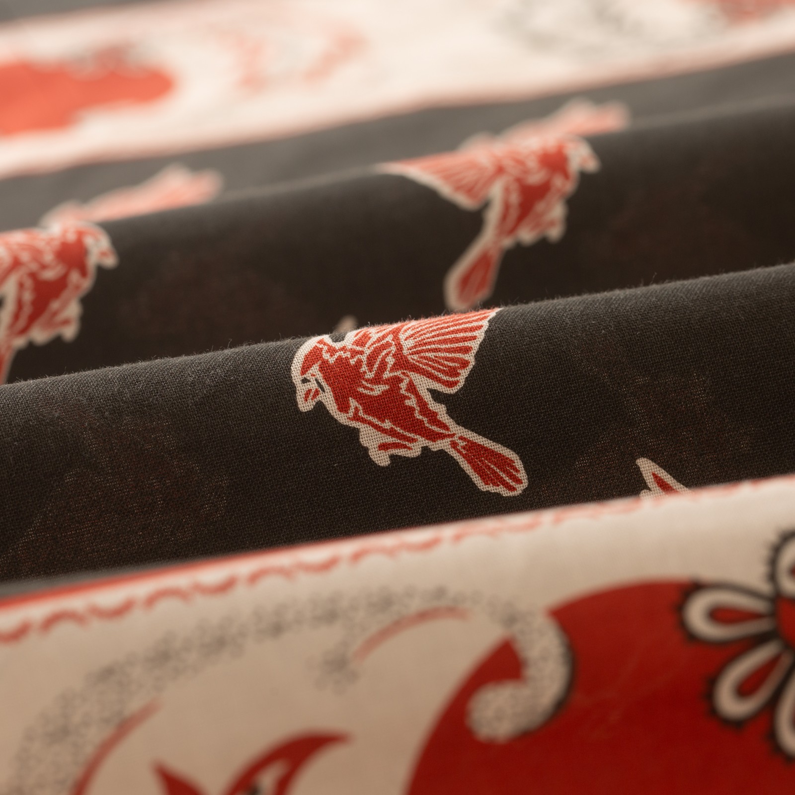 détail flaneurs ONE EAR BRAND Cardinal Bandana Sumi (2)