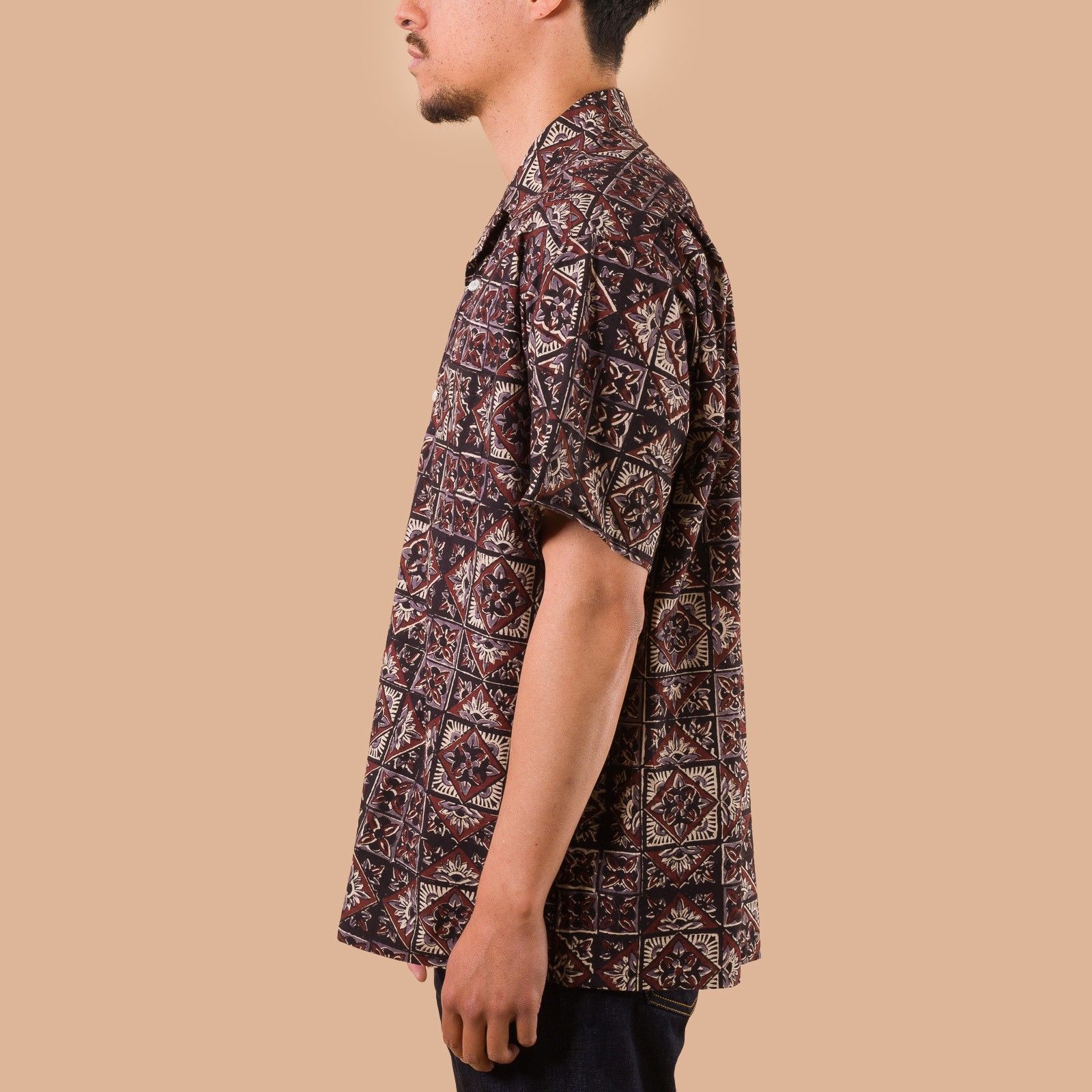image flaneurs chemise Open Collar Block Print Purple Beams Plus Japan porté de profil