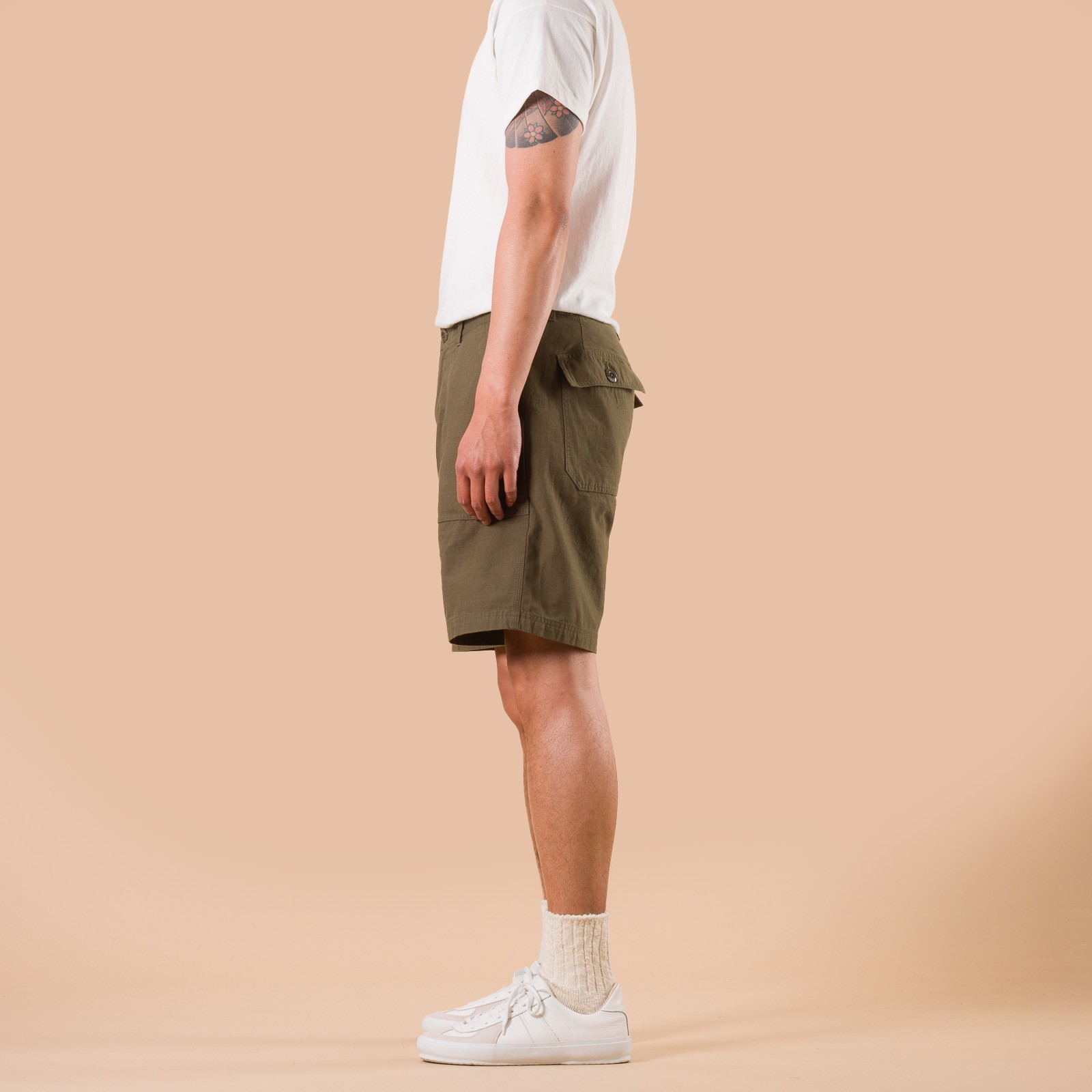image flâneurs FRIZMWORKS / Back Satin Essential Fatigue Shorts Olive profil