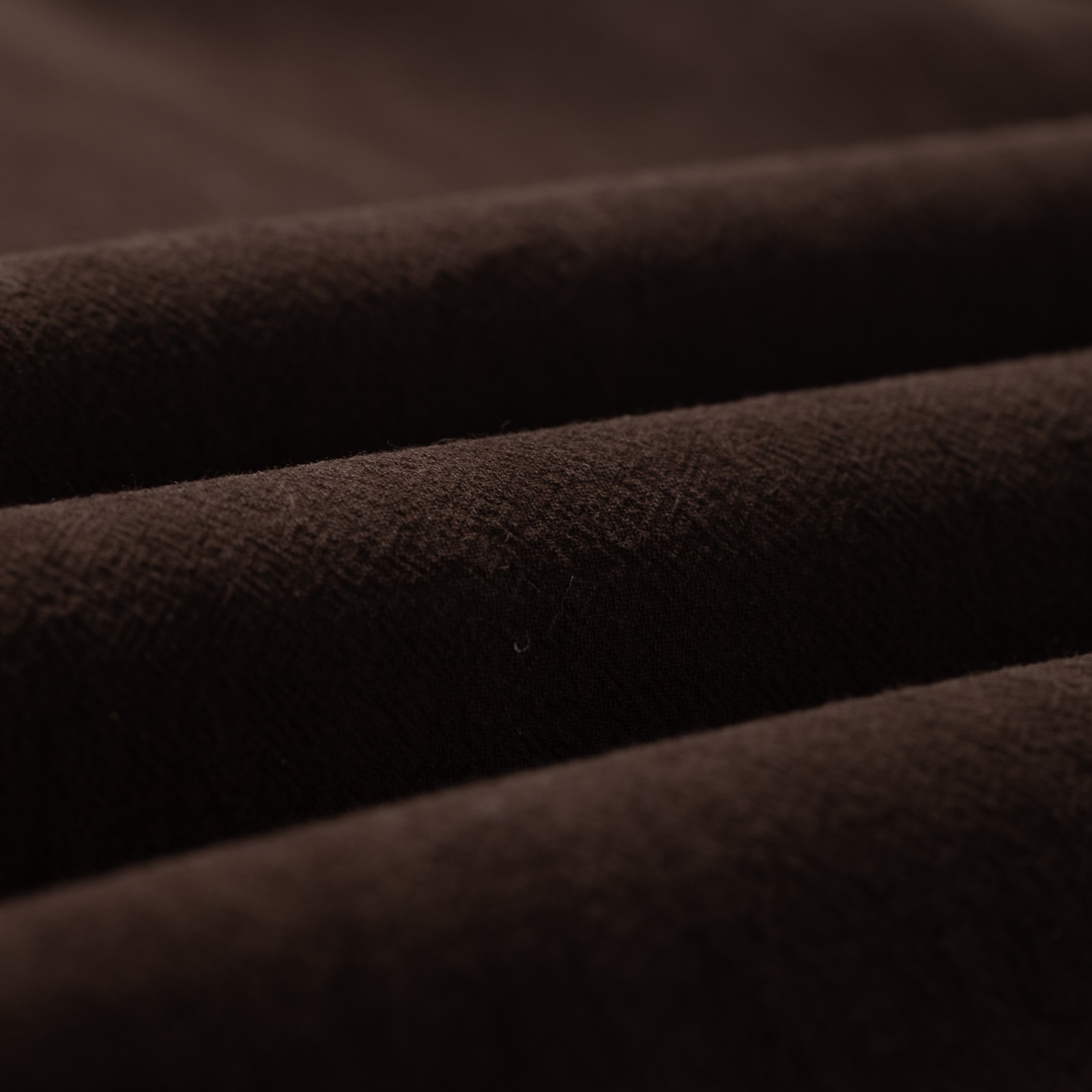 image flâneurs STUDIO D'ARTISAN / 5739 Amami Mud Dyed Shirt Dark Brown détail matière