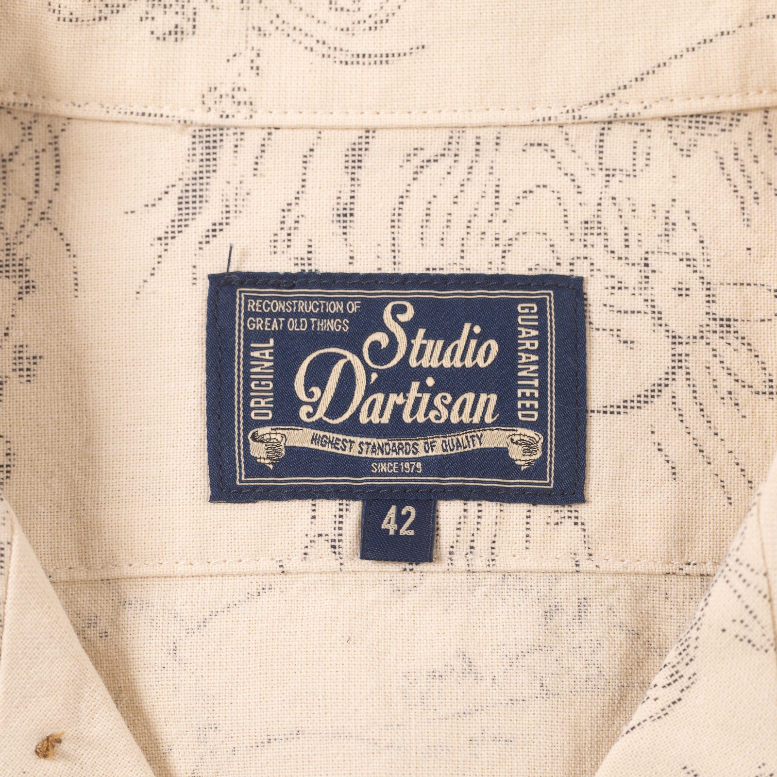 image flâneurs STUDIO D'ARTISAN / 5736 Manga Open Collar Shirt Ivory détail étiquette
