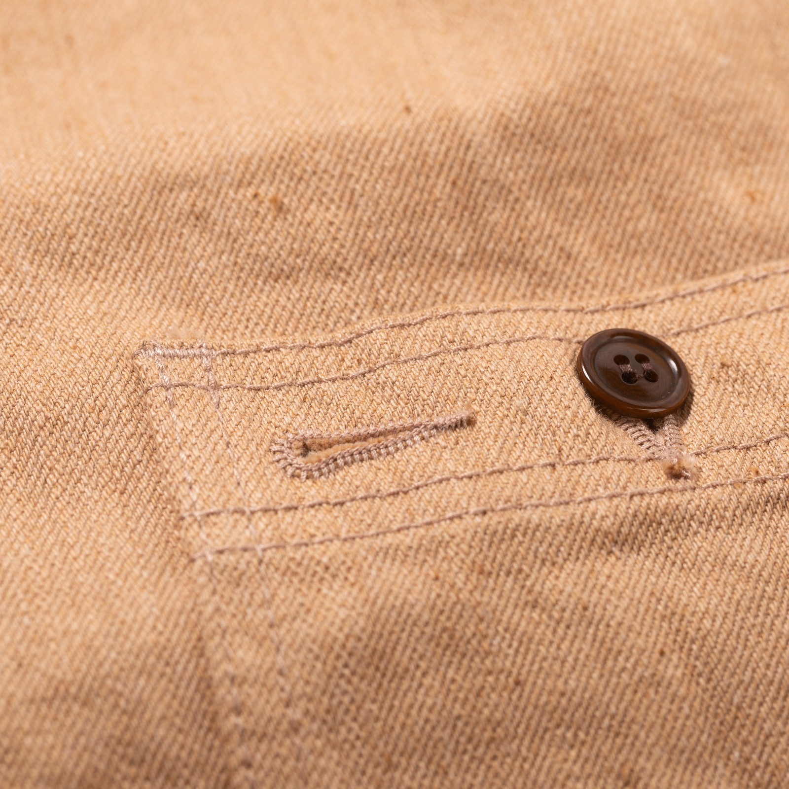 image flâneurs STUDIO D'ARTISAN / 5740 Fox Cotton Work Shirt Brown détail poche