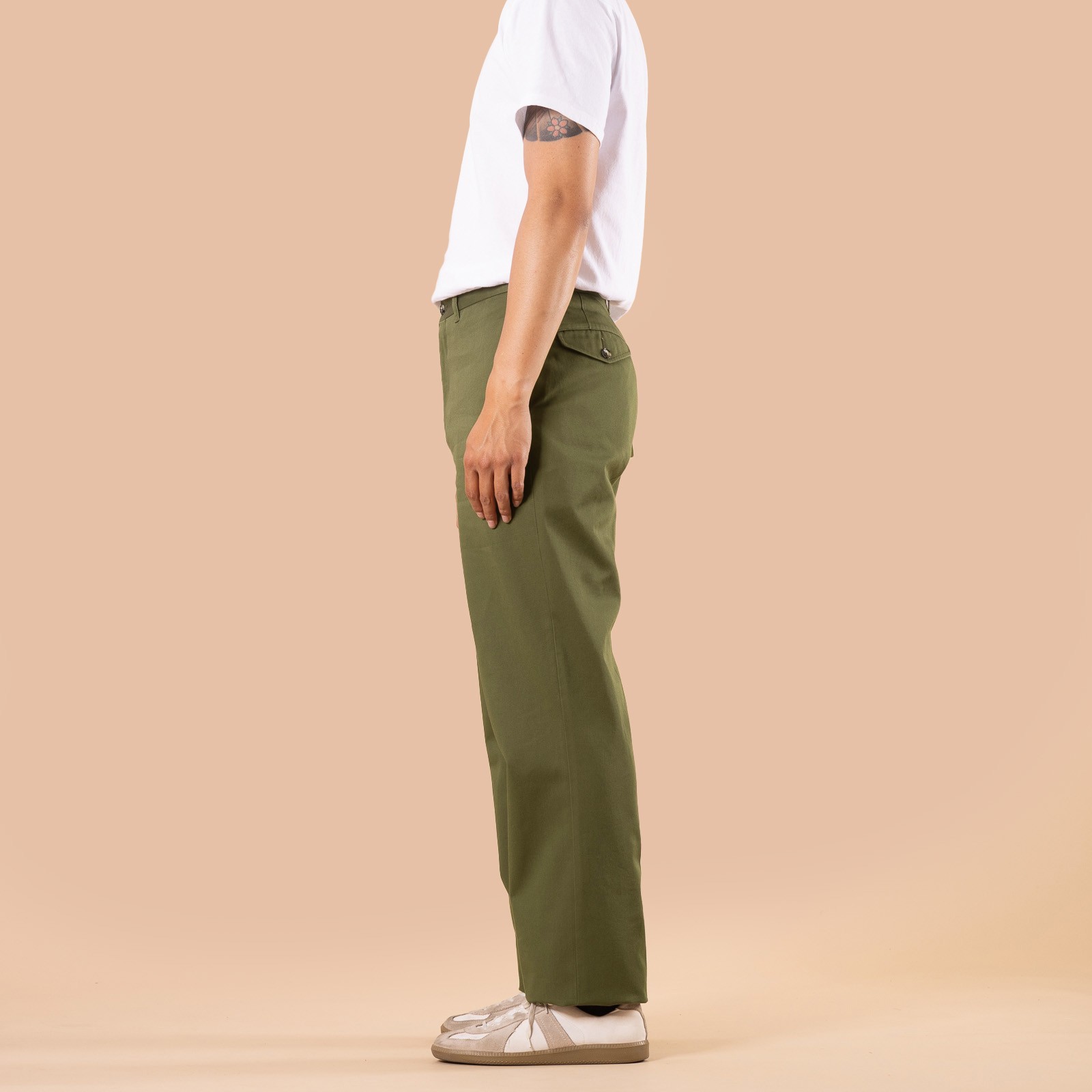 Image flâneurs BARNSTORMER / 1952UC Flat Front Chino Olive profil