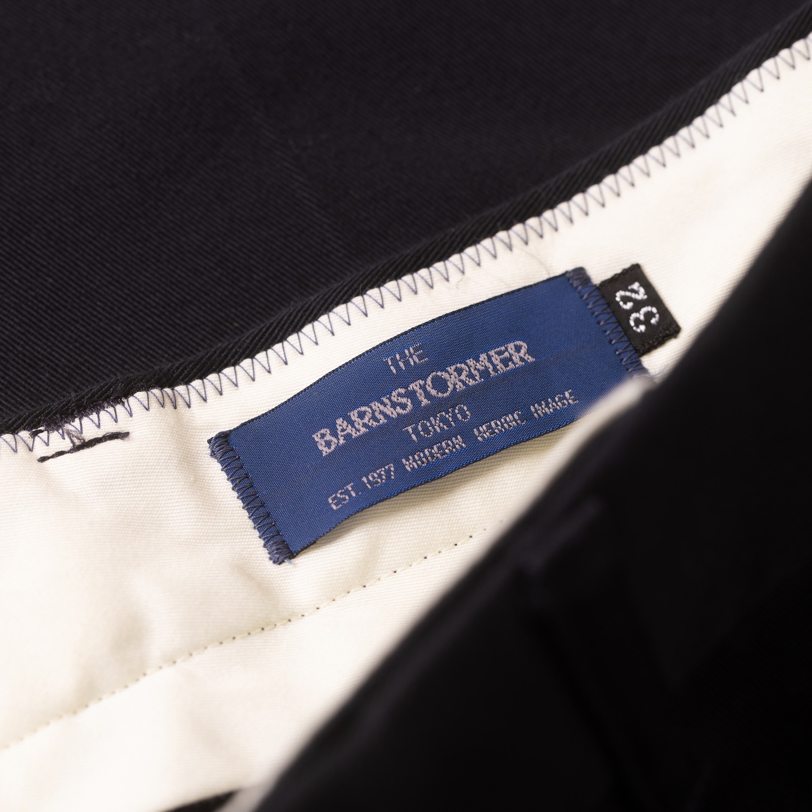 Image flâneurs  BARNSTORMER / 1952UC Flat Front Chino Navy détail 2
