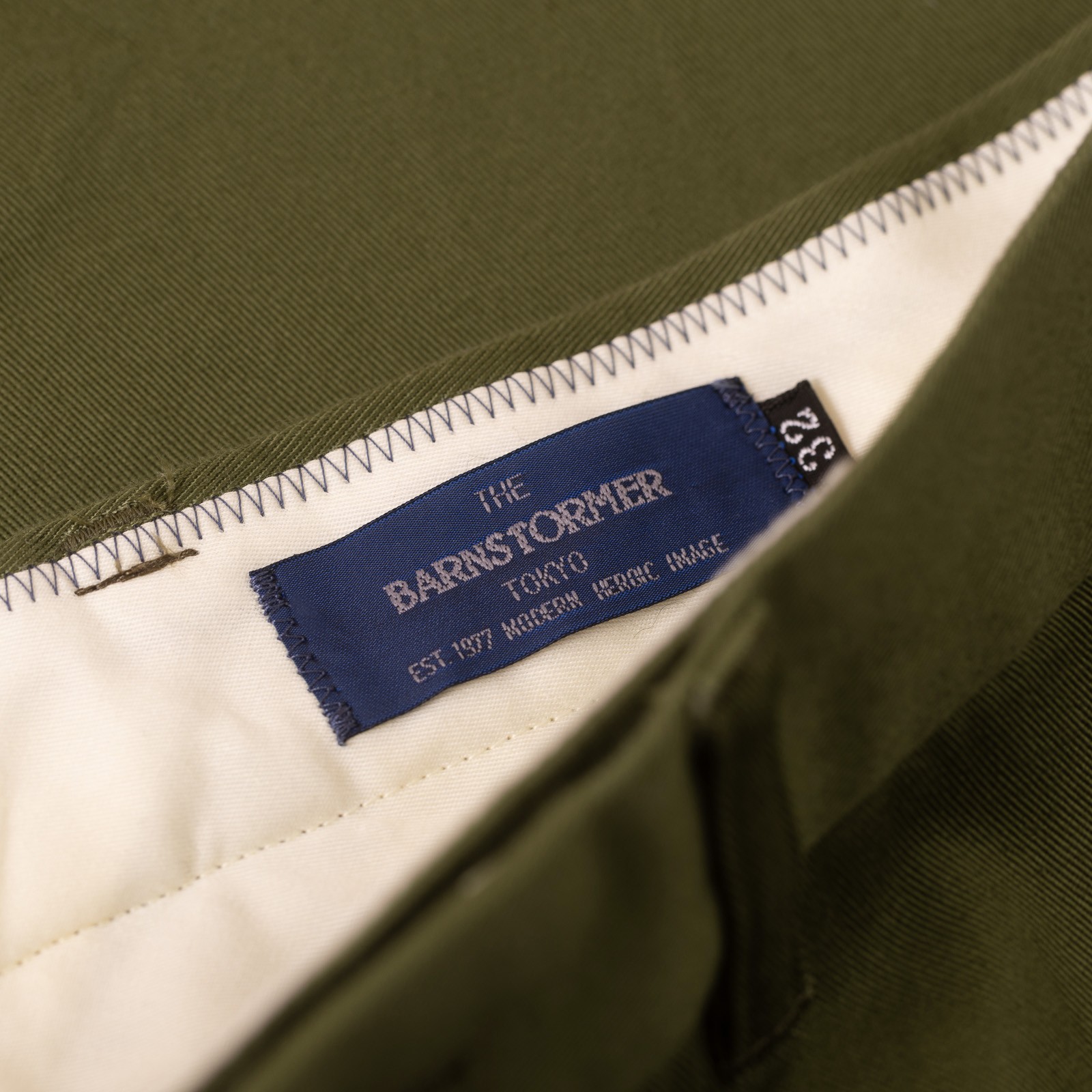 Image flâneurs BARNSTORMER / 1952UC Flat Front Chino Olive détail 2