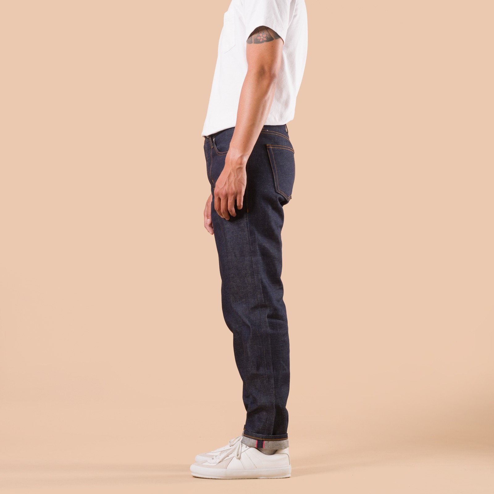 flaneurs NAKED & FAMOUS Dirty Fade Selvedge porté de profil