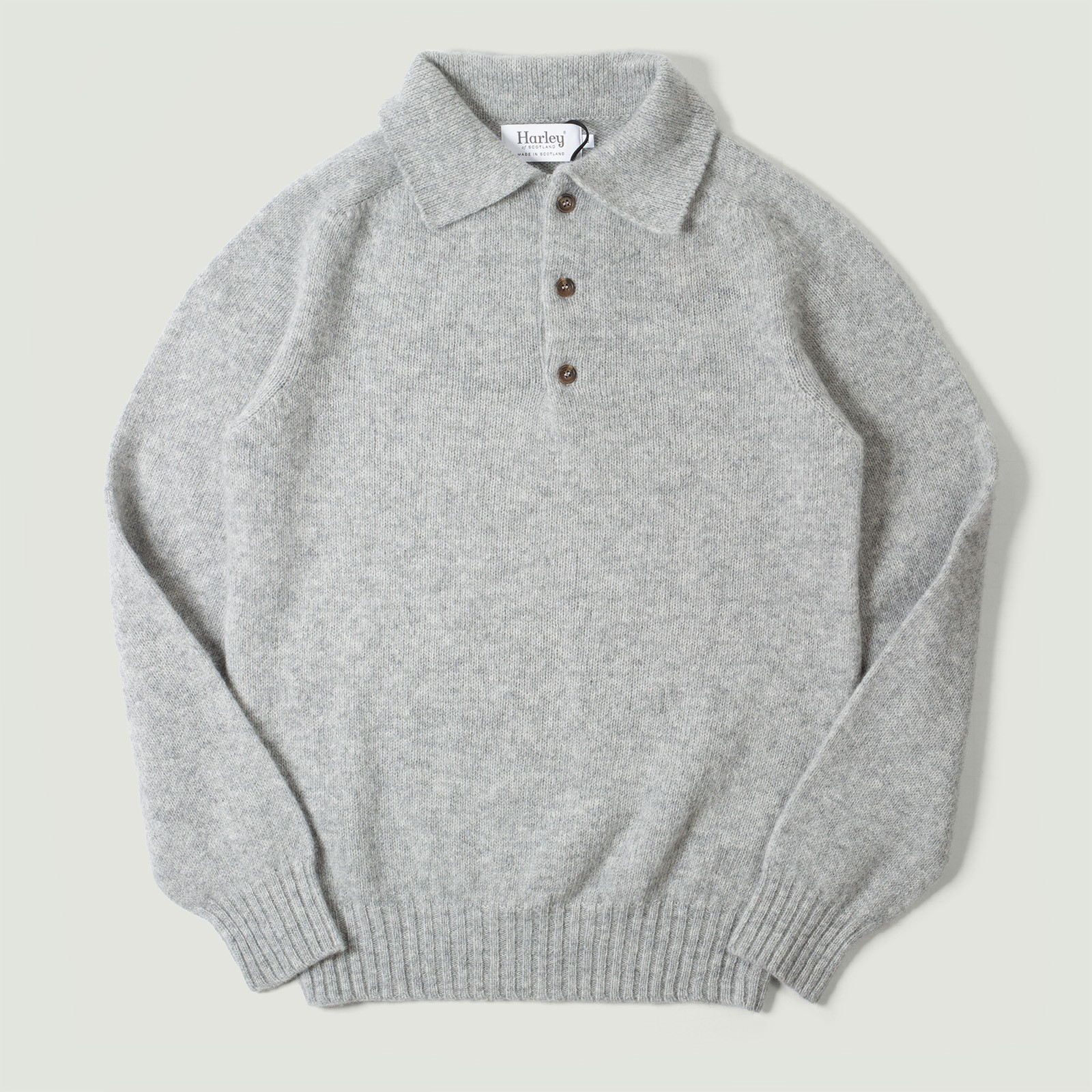 flaneurs pull HARLEY OF SCOTLAND Eton Supersoft Wool 3 Button Polo Neck Silver vignette