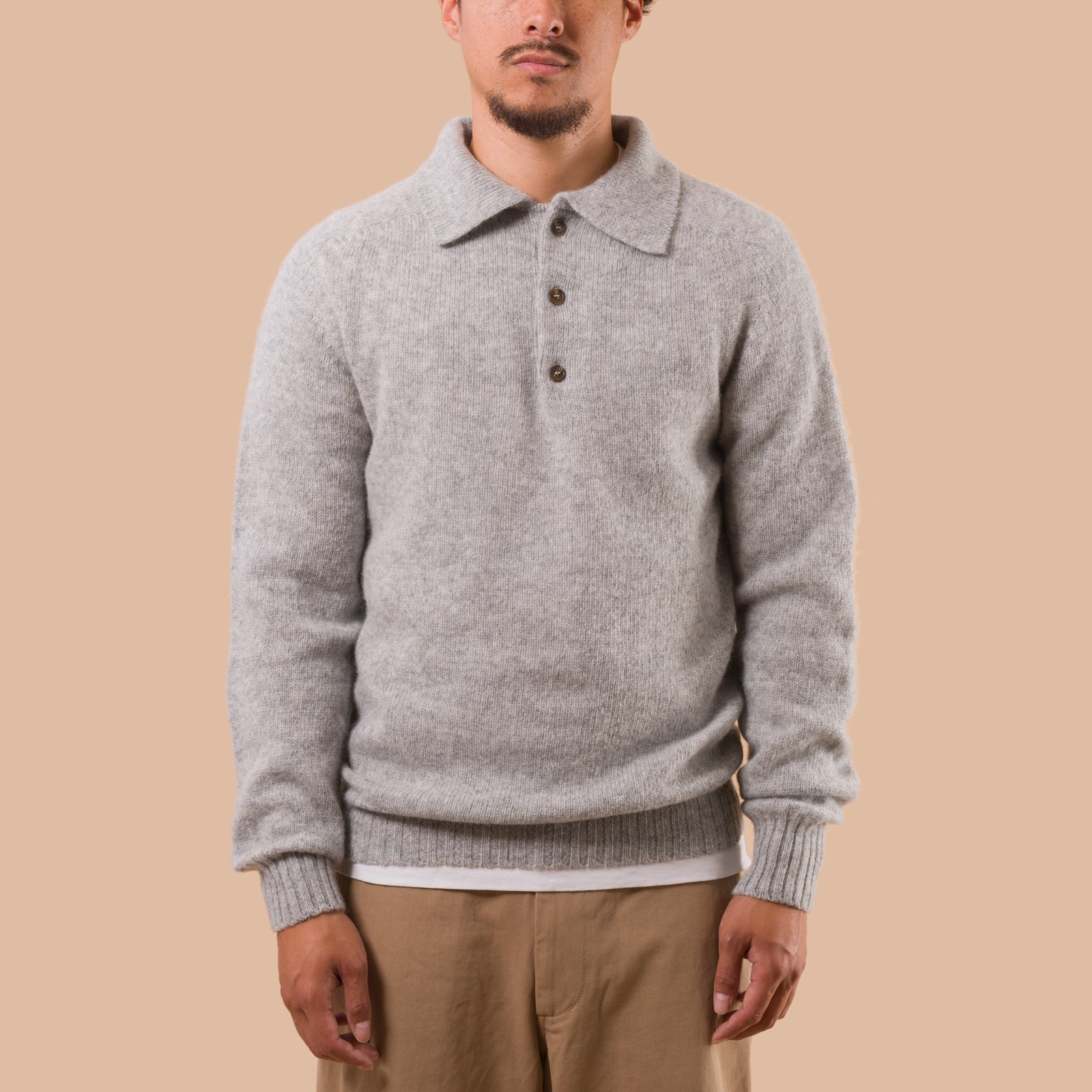 flaneurs pull HARLEY OF SCOTLAND Eton Supersoft Wool 3 Button Polo Neck Silver front