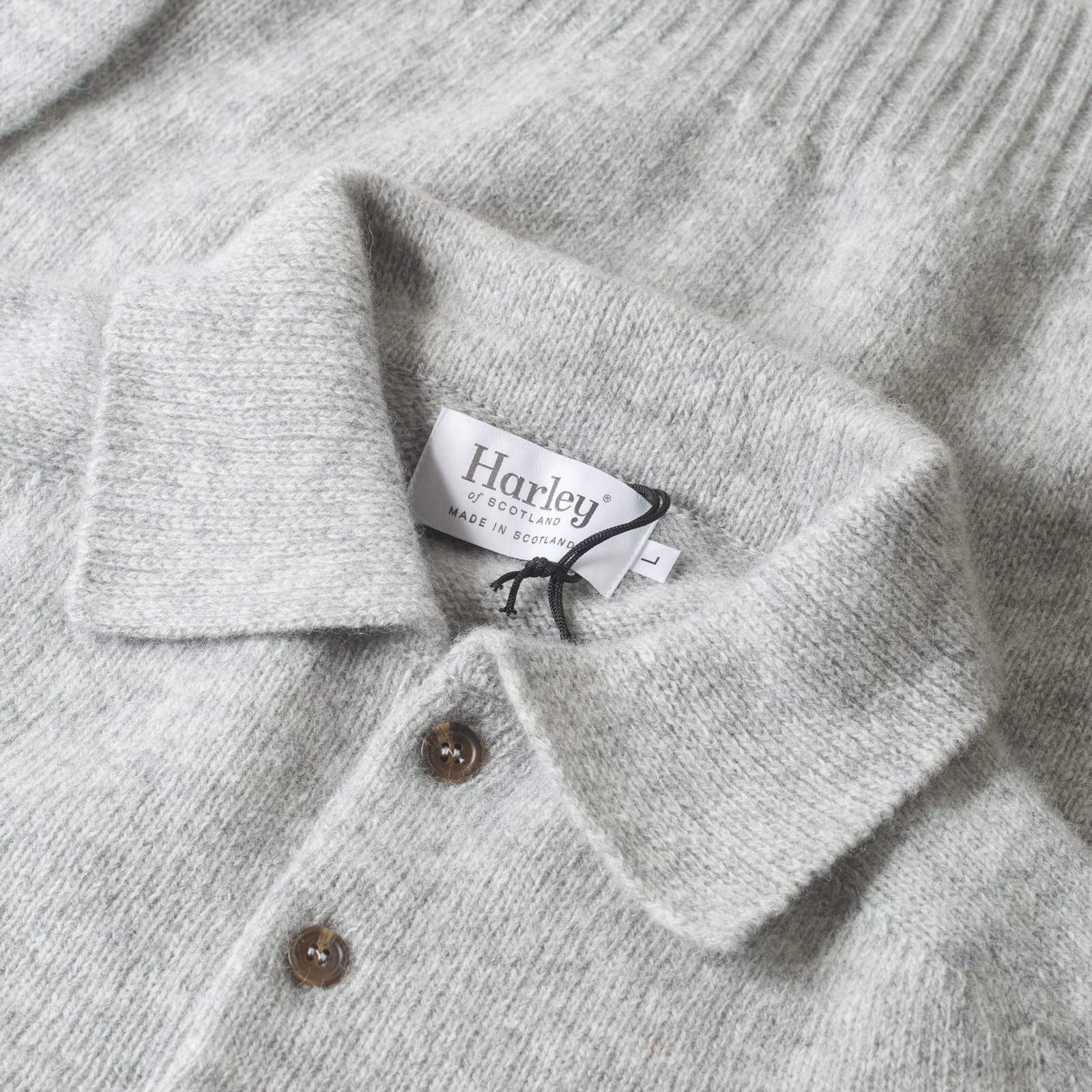 detail HARLEY OF SCOTLAND  Eton Supersoft Wool 3 Button Polo Neck Silver (2)