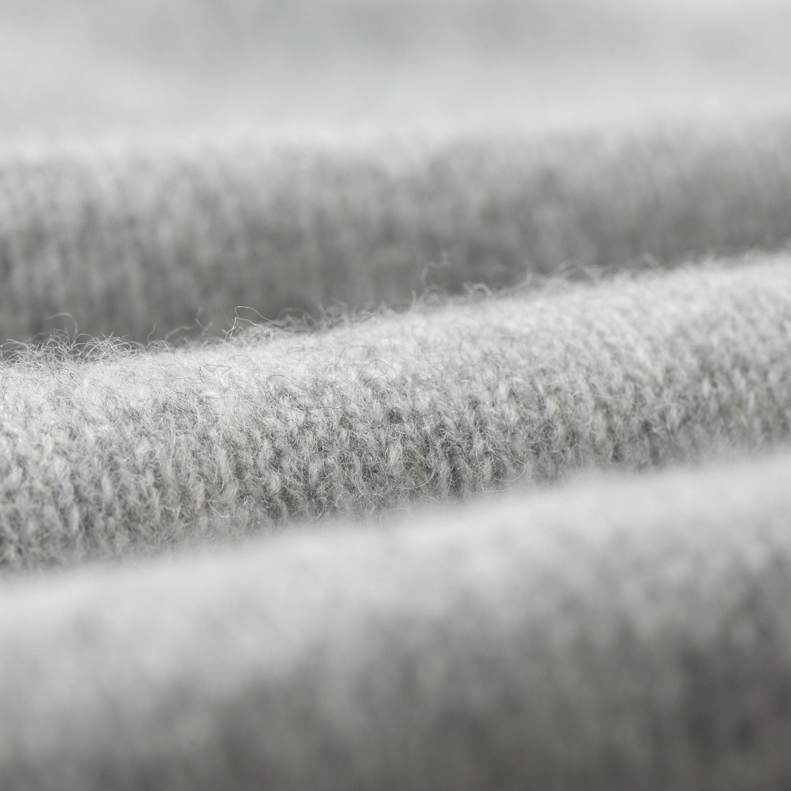 detail HARLEY OF SCOTLAND  Eton Supersoft Wool 3 Button Polo Neck Silver (1)