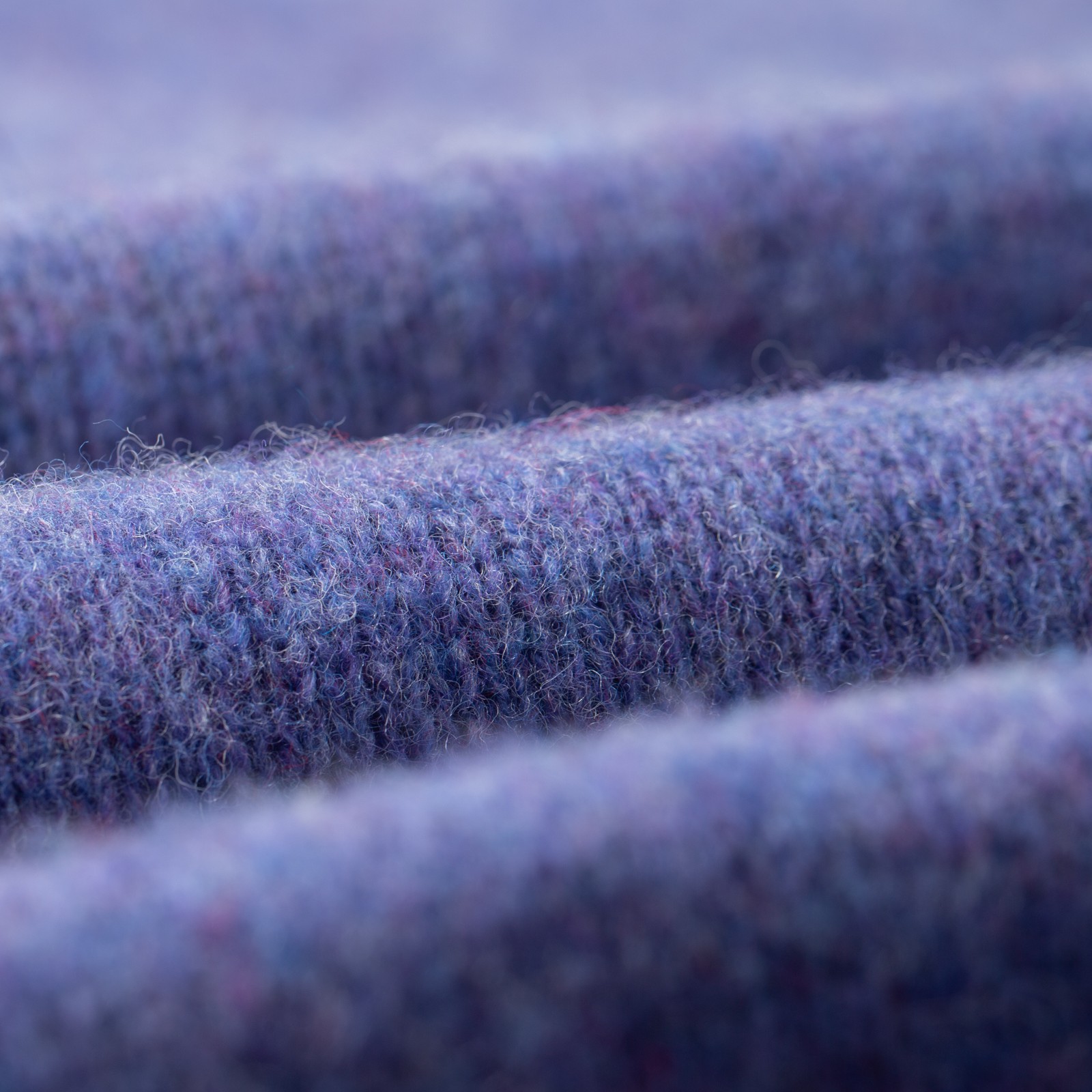 flaneurs pull HARLEY OF SCOTLAND Shaggy Crew Neck Wisteria detail  (2)