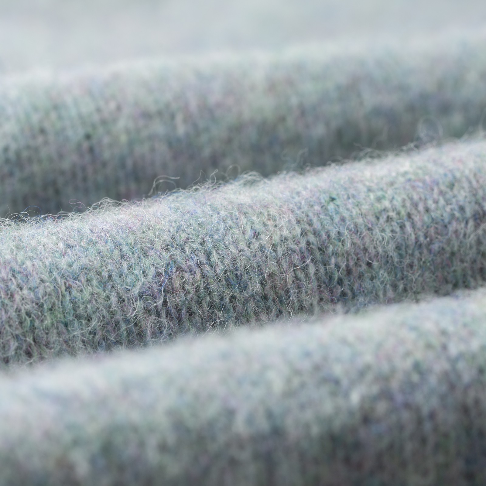 flaneurs pull HARLEY OF SCOTLAND Shaggy Crew Neck sea glass detail   (1)
