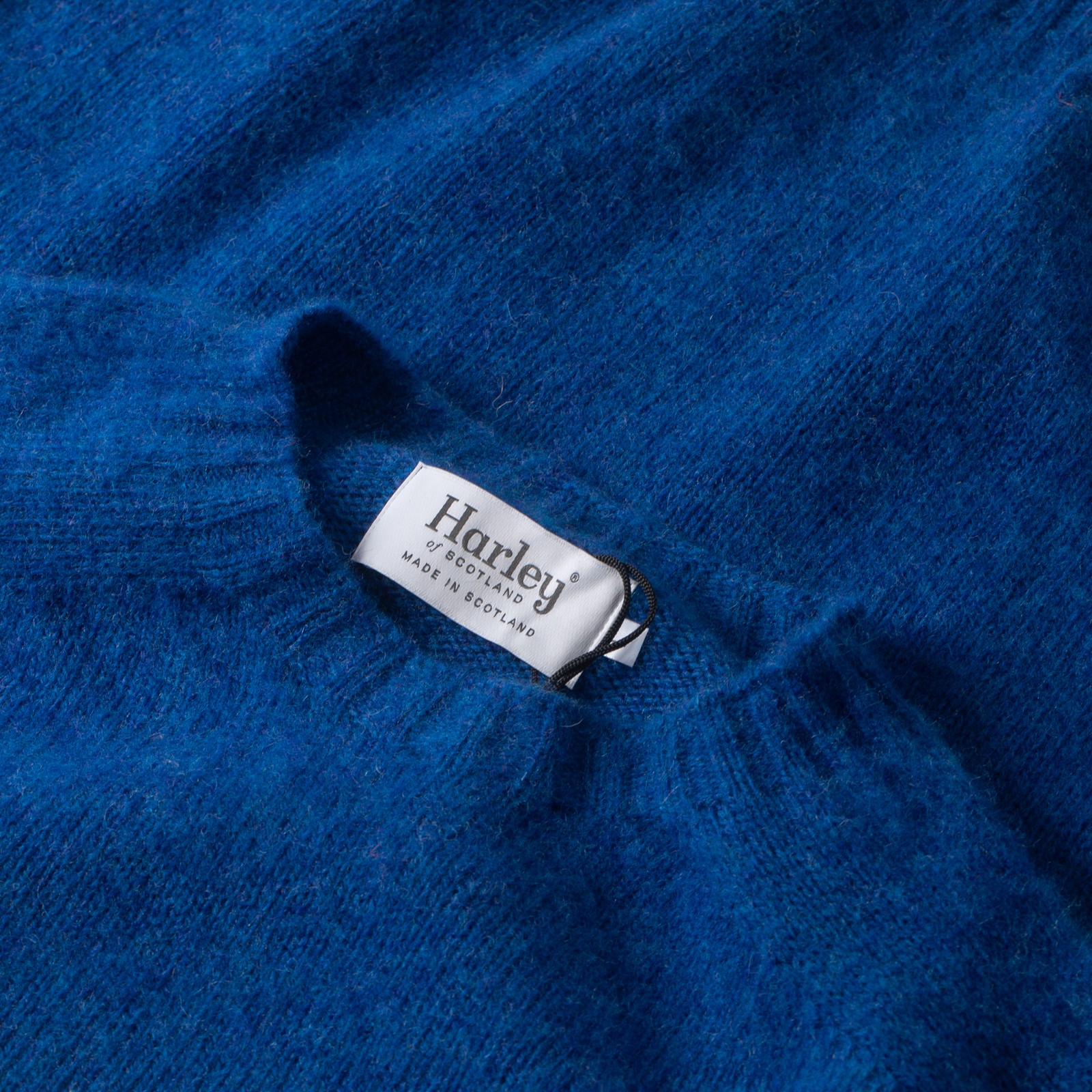 flaneurs pull HARLEY OF SCOTLAND Shaggy Crew Neck sapphire detail