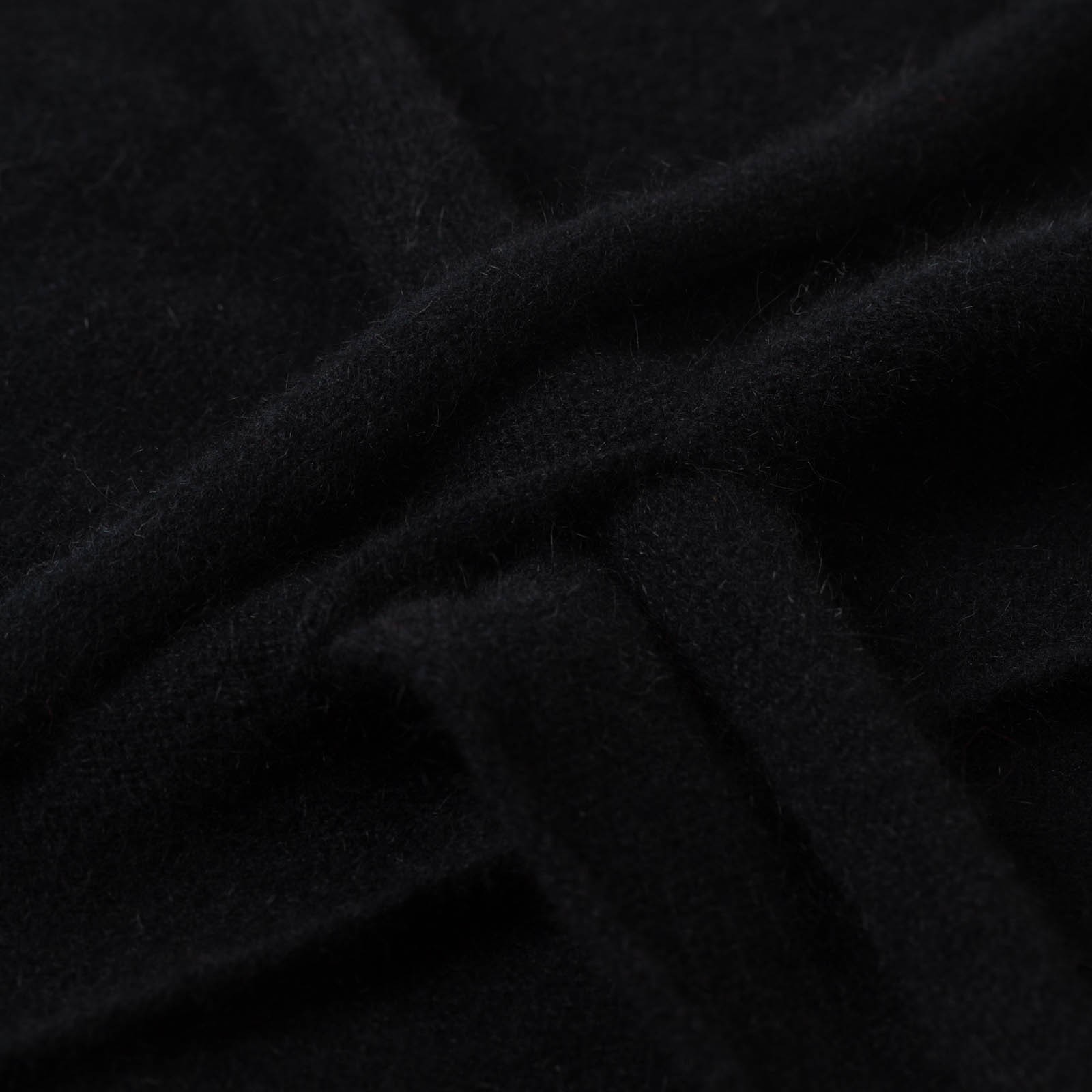 MACKIE Ardmhor Triangle Hole Scarf detail (8)