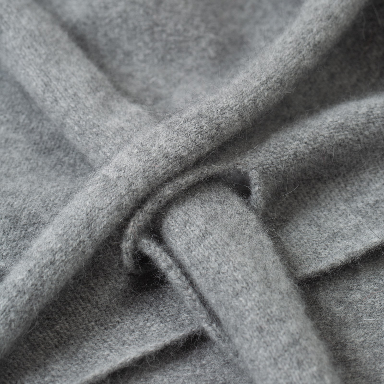 MACKIE Ardmhor Triangle Hole Scarf detail (6)
