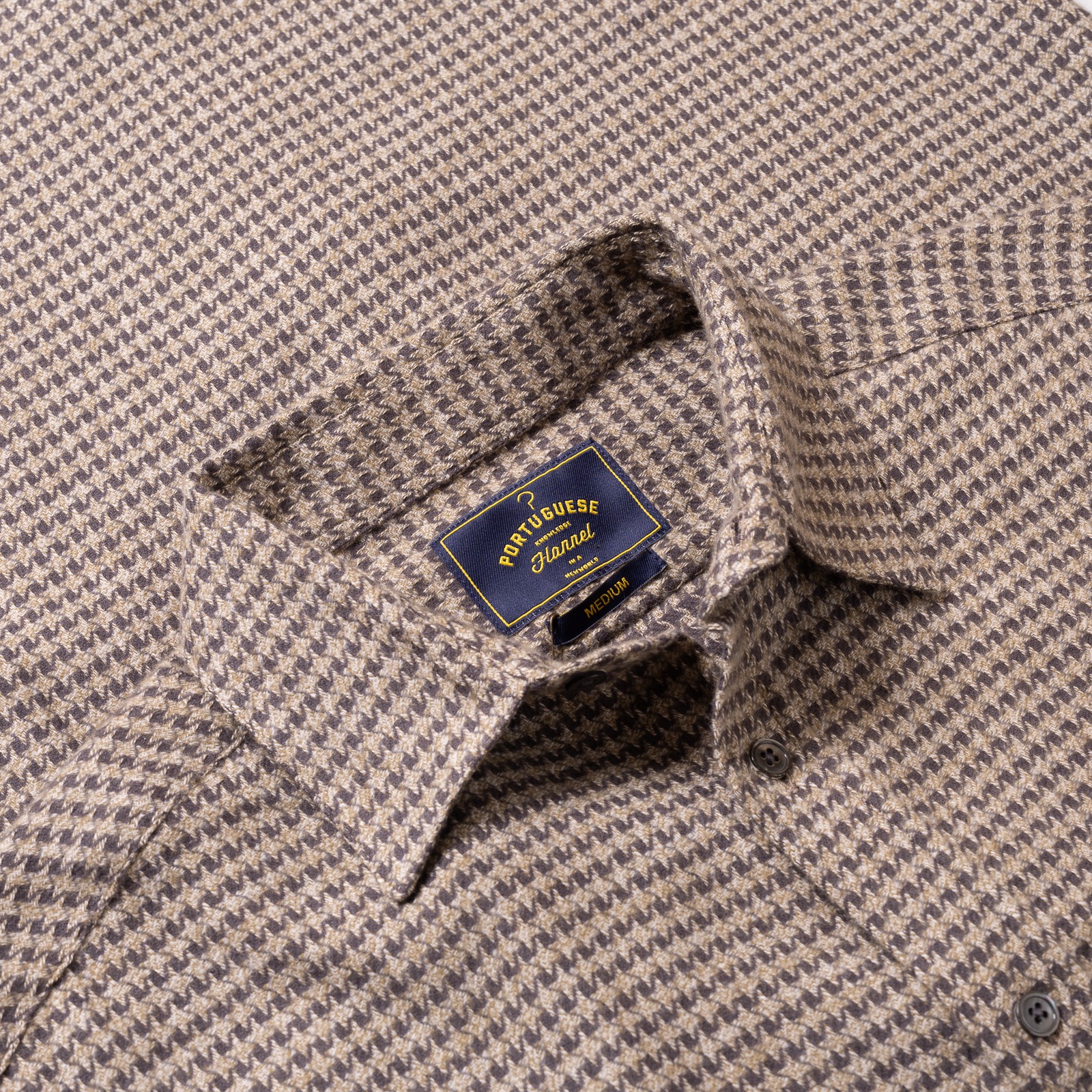 Image flâneurs PORTUGUESE FLANNEL / Abstract Shirt Charcoal détail col
