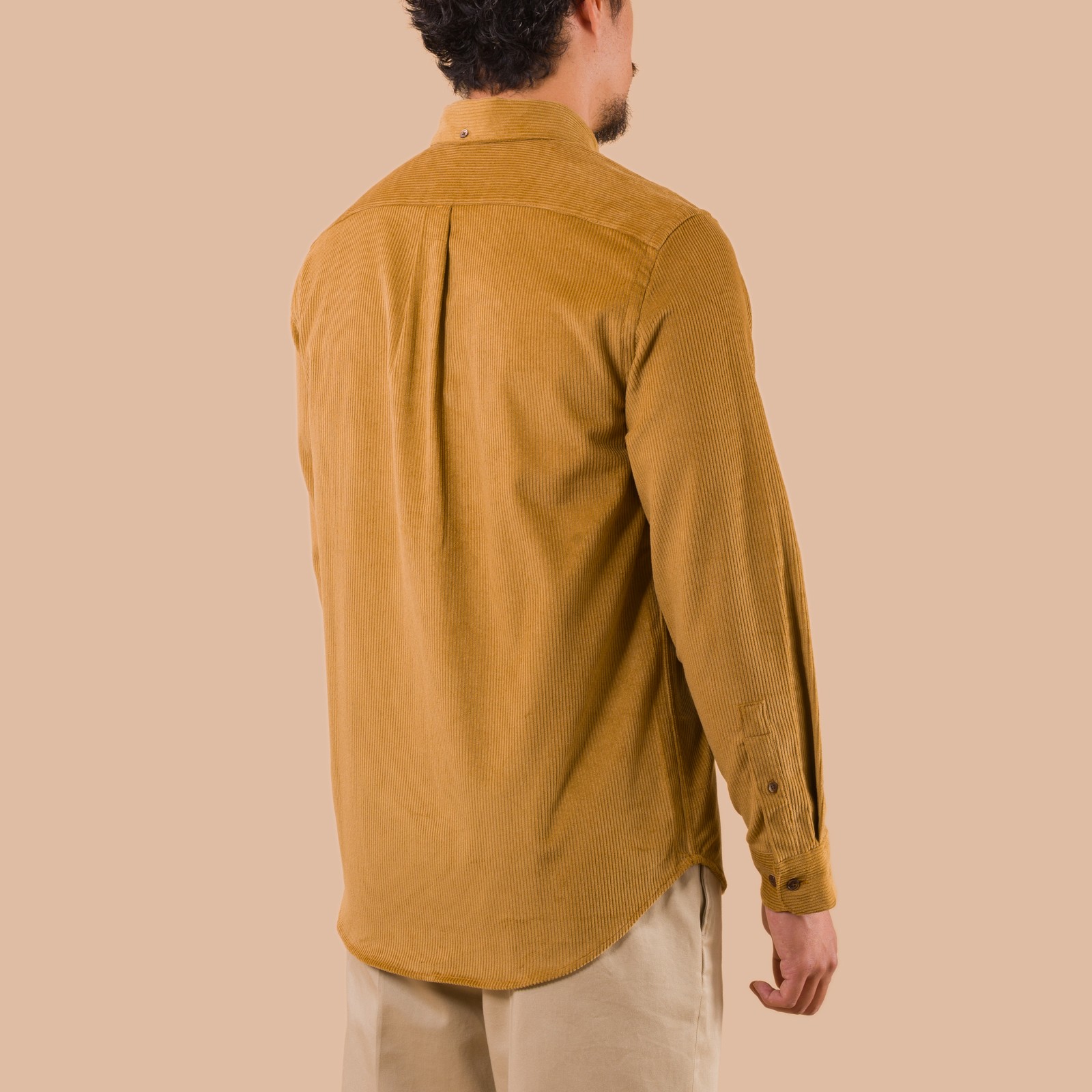 image PORTUGUESE-FLANNEL-flâneurs-chemise-velours-Lobo-light Prairie de dos