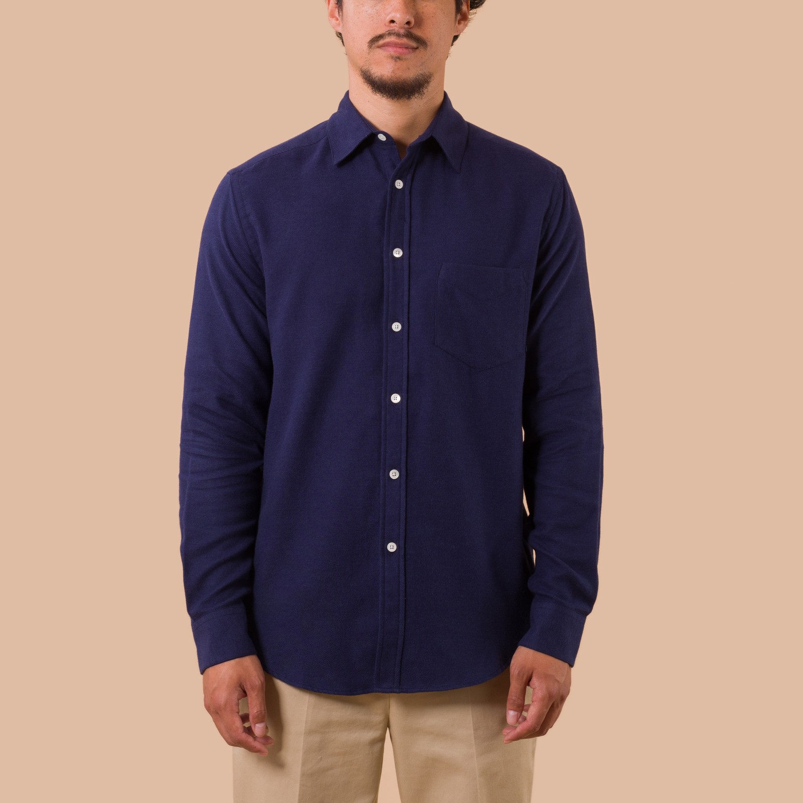 chemise-flâneurs-PORTUGUESE-FLANNEL-Teca-Shirt-Blue porté de face
