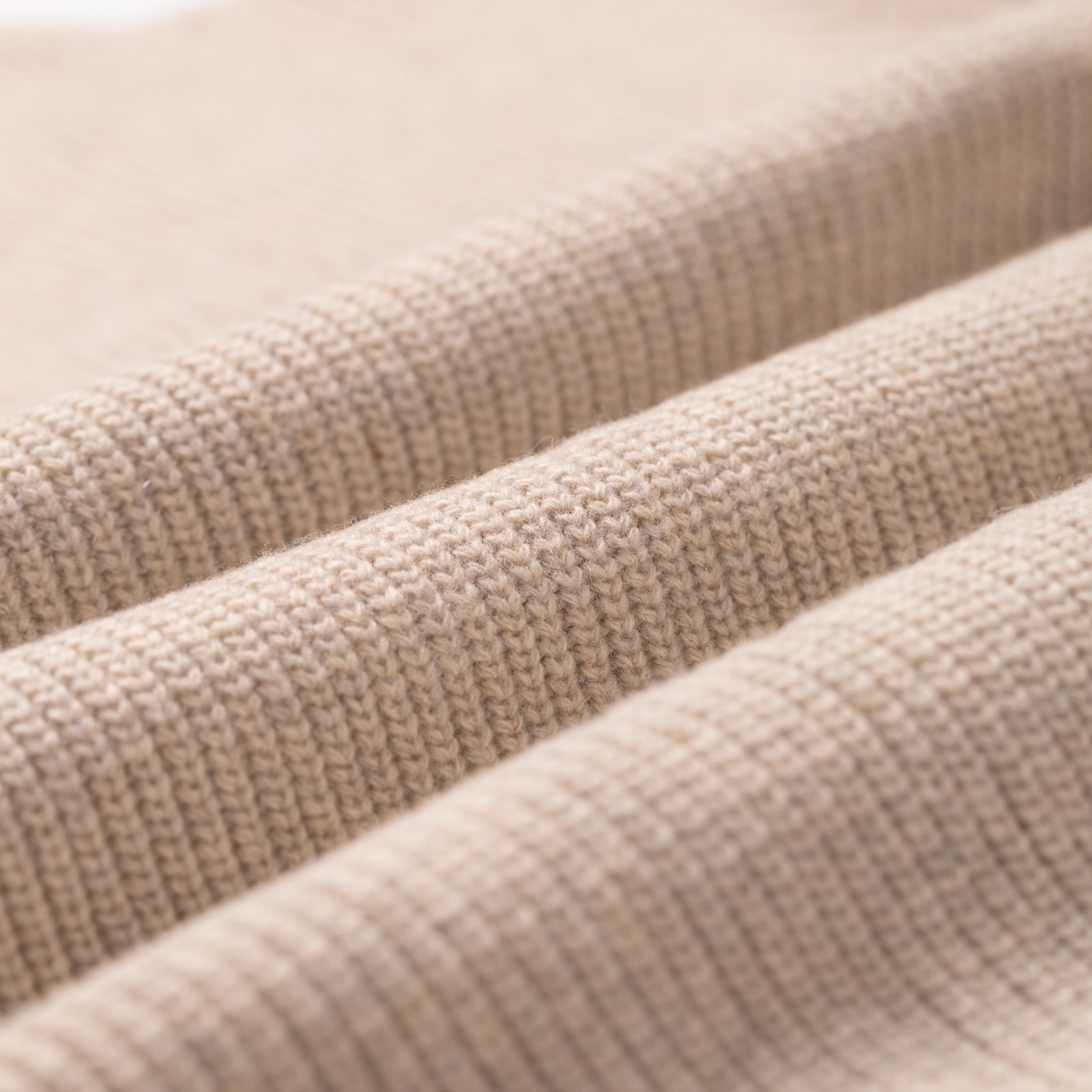 Image flâneurs FRIZMWORKS / Patch Round Pullover Knit Oatmeal détail matière
