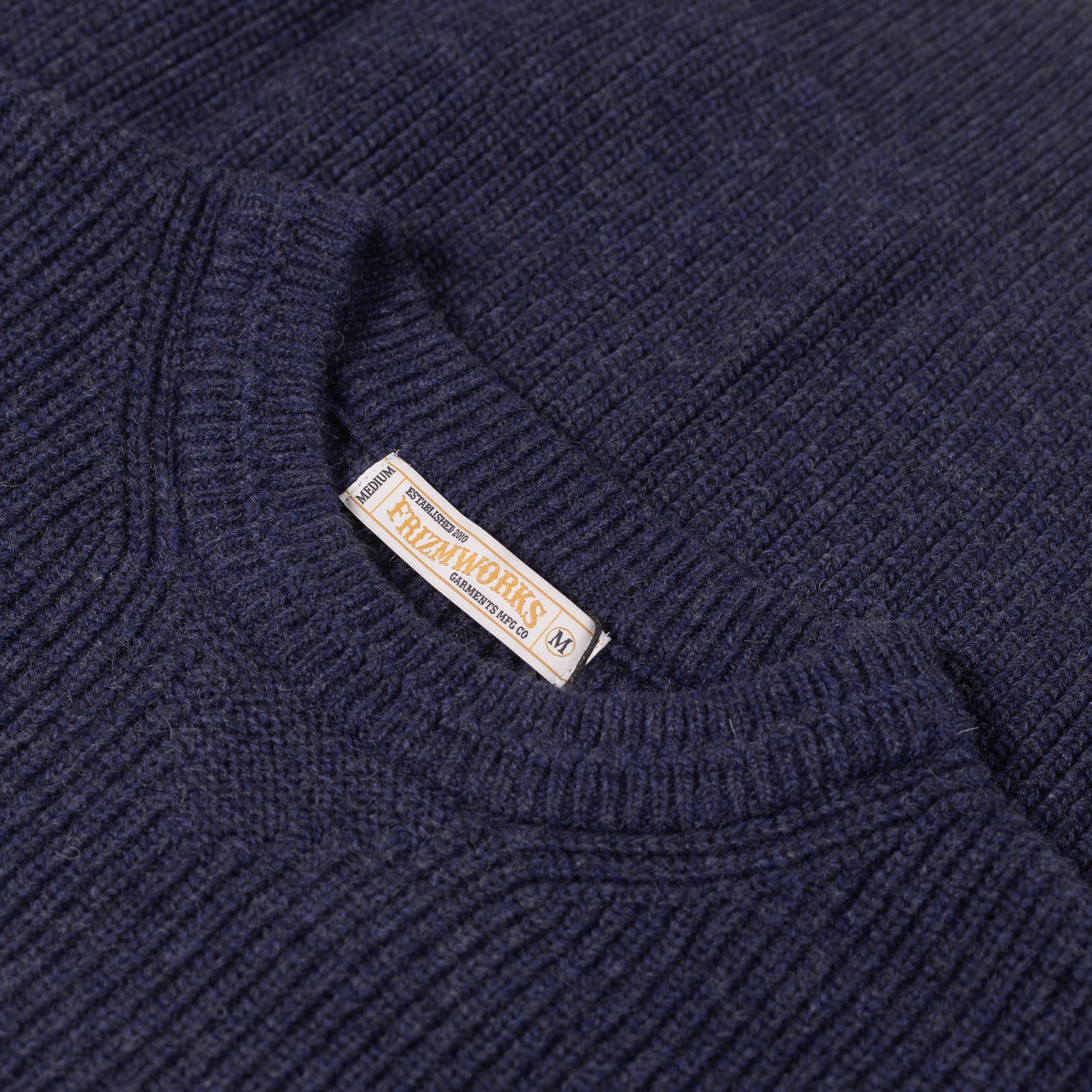 Image flâneurs FRIZMWORKS / Patch Round Pullover Knit Navy détail col