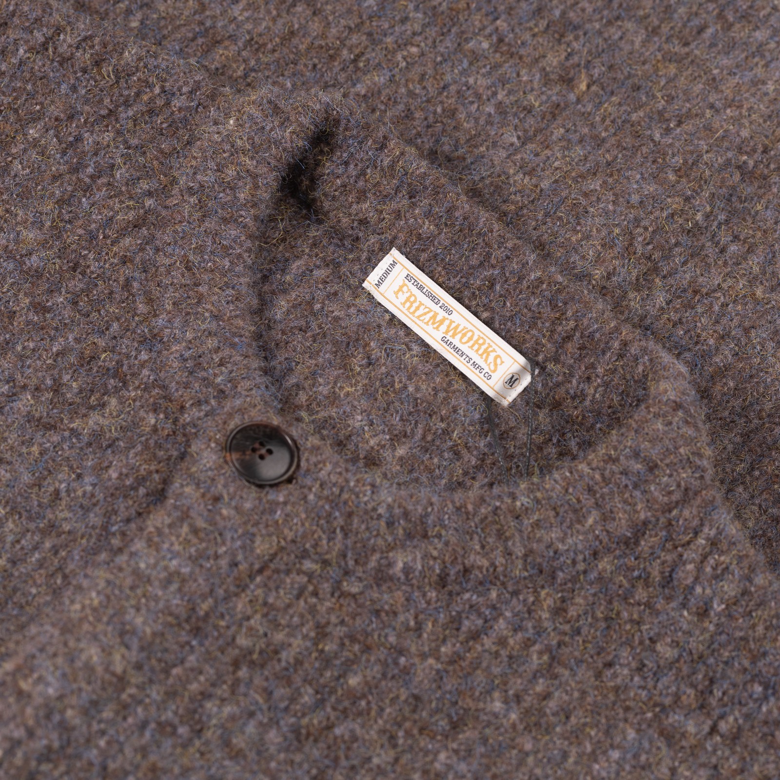image flâneurs FRIZMWORKS / Brushed Wool Round Cardigan Brown détail col