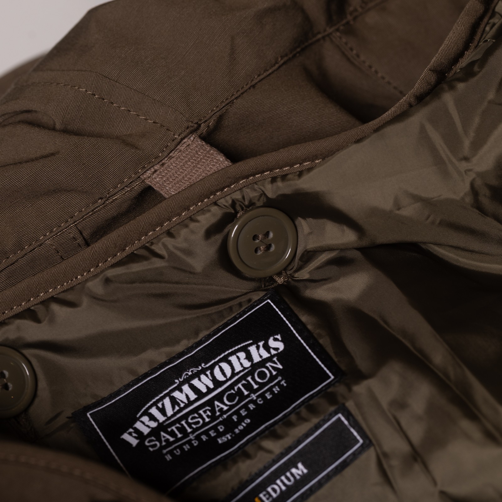 Image Flâneurs FRIZMWORKS / Smock Hooded Parka Olive détail doublure 2